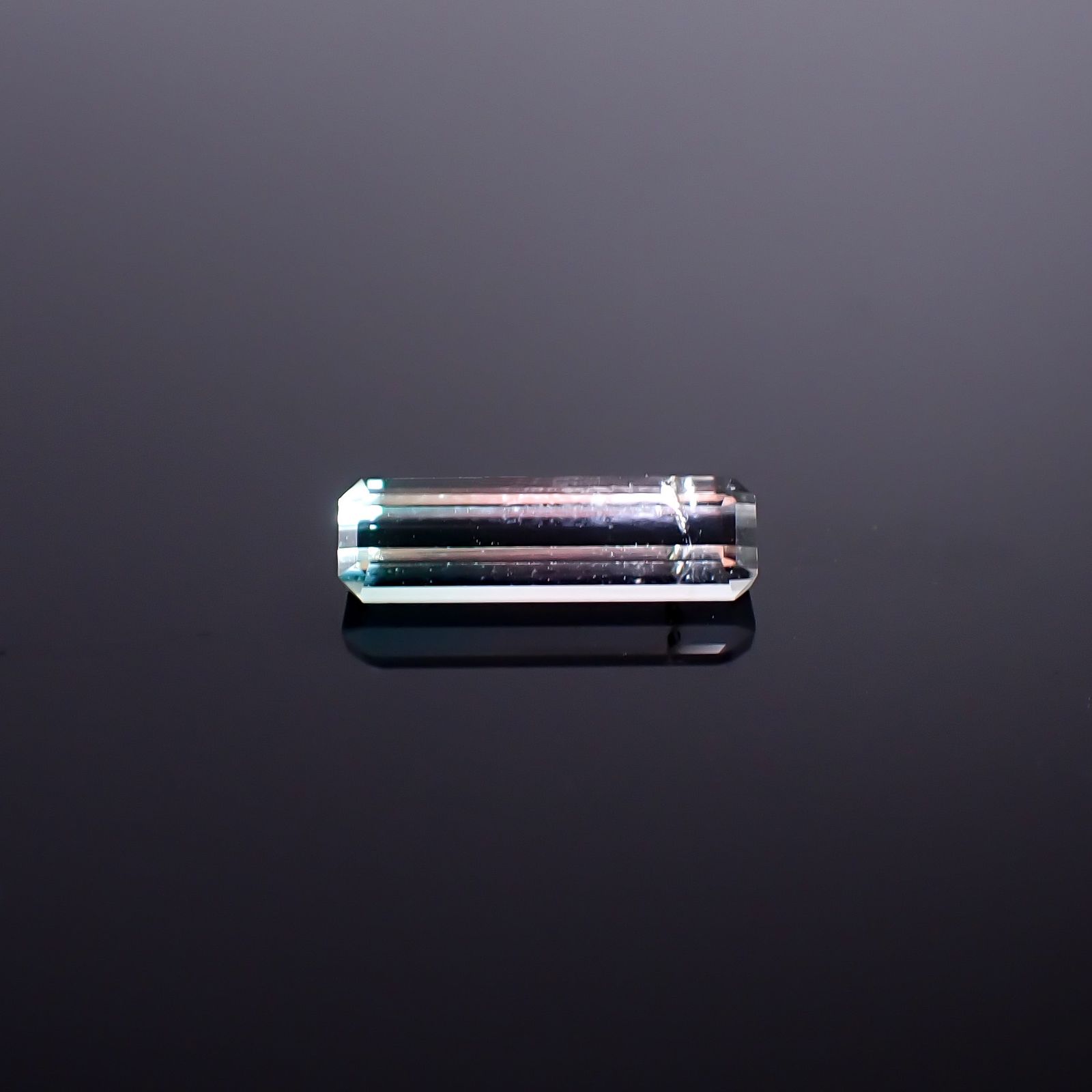 バイカラートルマリン アフガニスタン産 0.92ct / 10.7x3.1mm前後 [260932772]