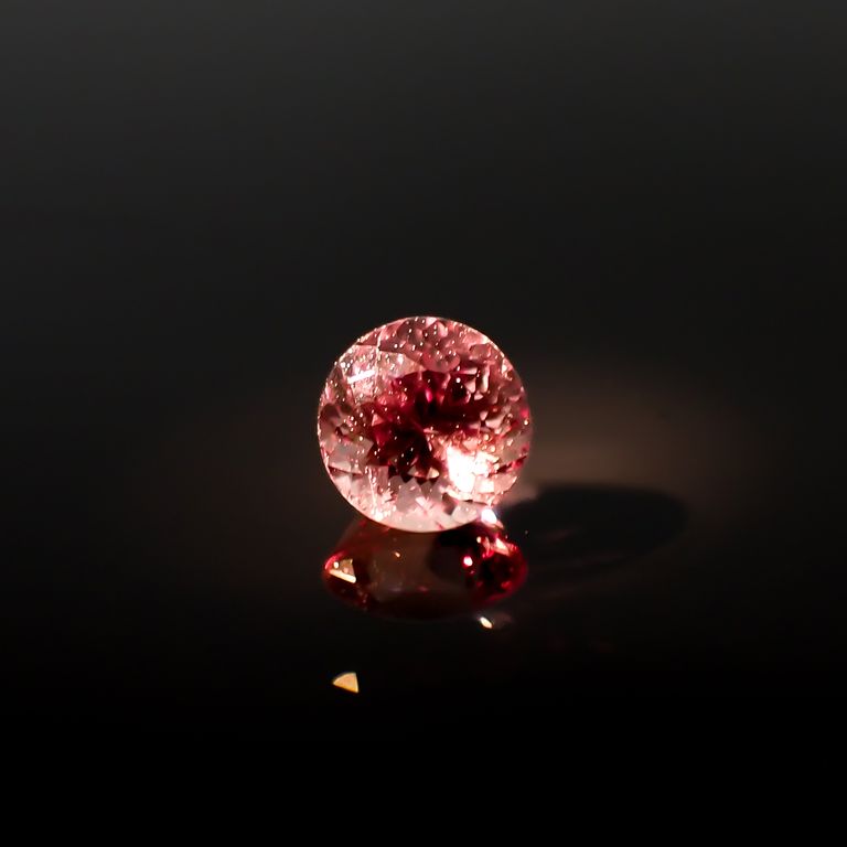 電球色(ライト)の照射で変色