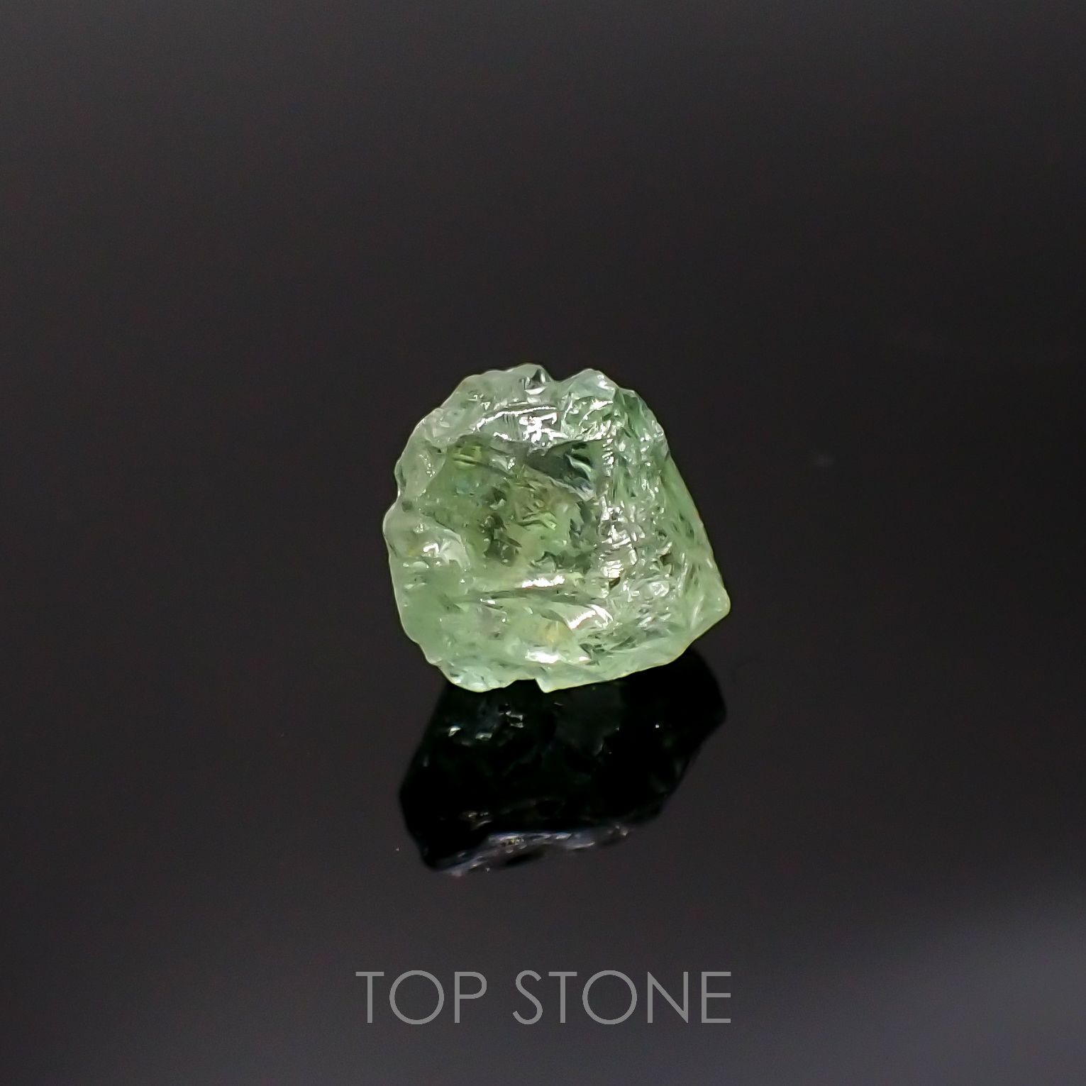 バナジウムコーネルピン原石(宝石名コーネルピン)タンザニア・タンガ州産 3.65ct 識別済[220716909]7.9x8.8mm前後