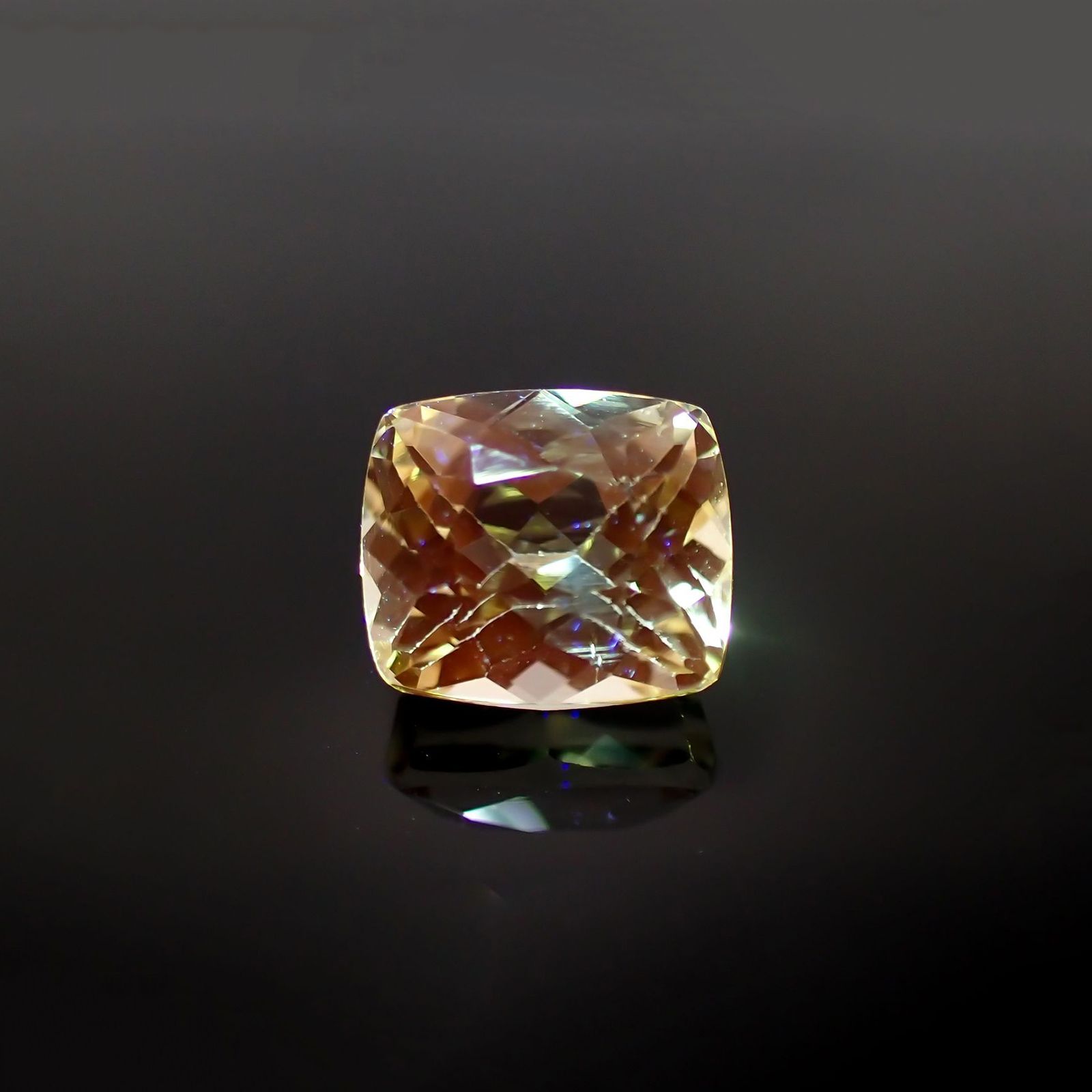 イエロースポジュミン(宝石名スポジュミン)アフガニスタン産 6.78ct 識別済[251113703]10.8x9.3mm前後