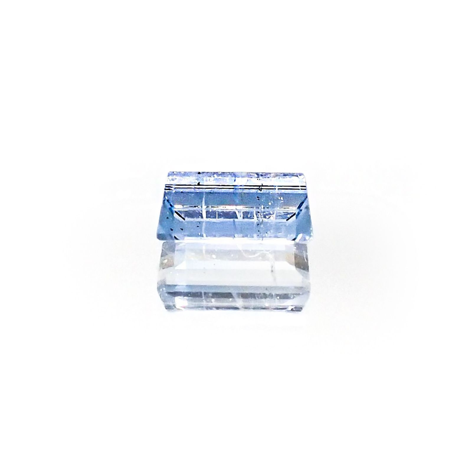 ジェレメジェバイト(宝石名エレメジェバイト) ナミビア産 ソ付(彩珠) 0.494ct / 5.6×3.5mm前後 [20085121]