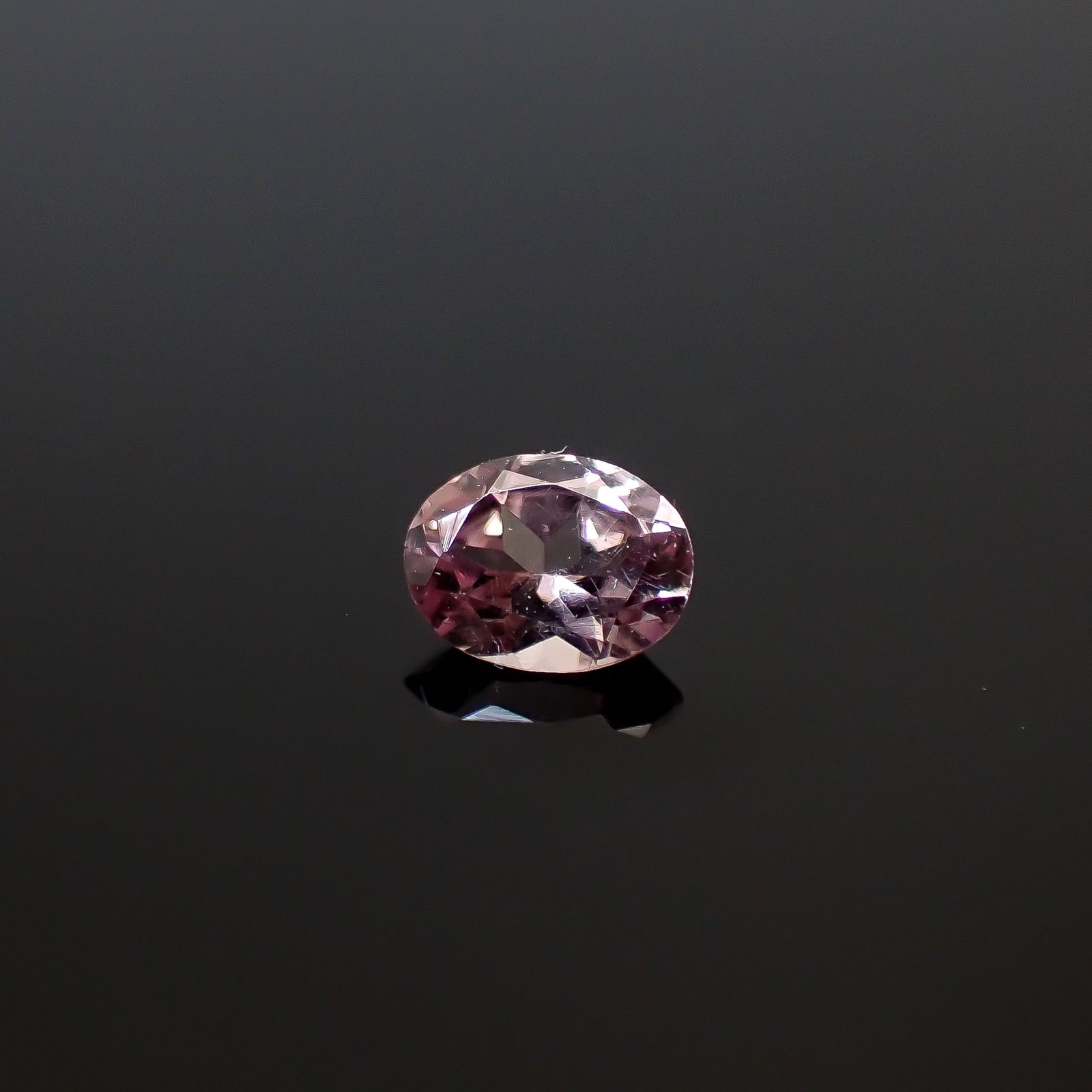ドラゴンガーネット タンザニア産 0.20ct [250330041]4.1x3.1mm前後