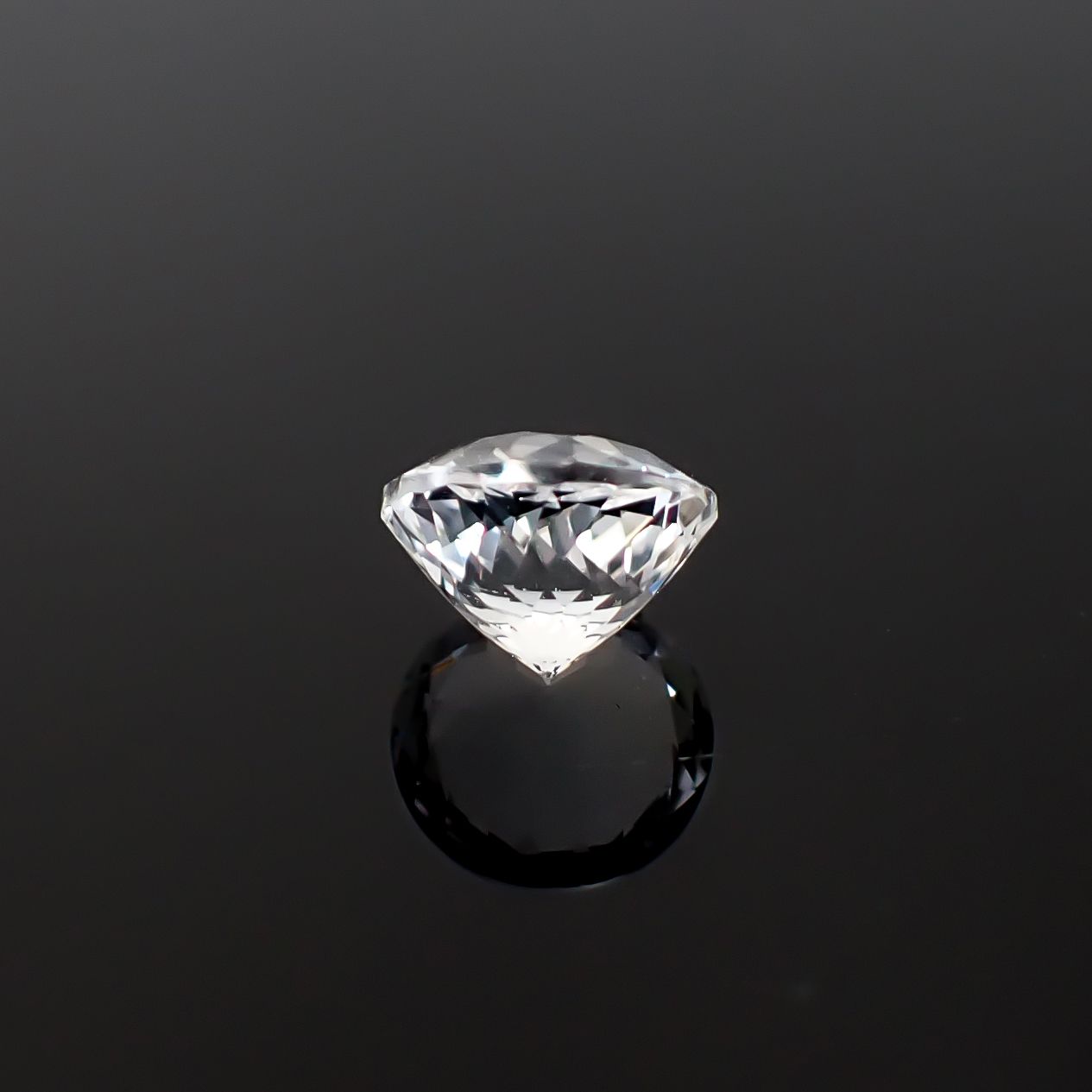 日本水晶 宮崎県板谷産 1.49ct / 7.6x7.4mm前後 [260632425]