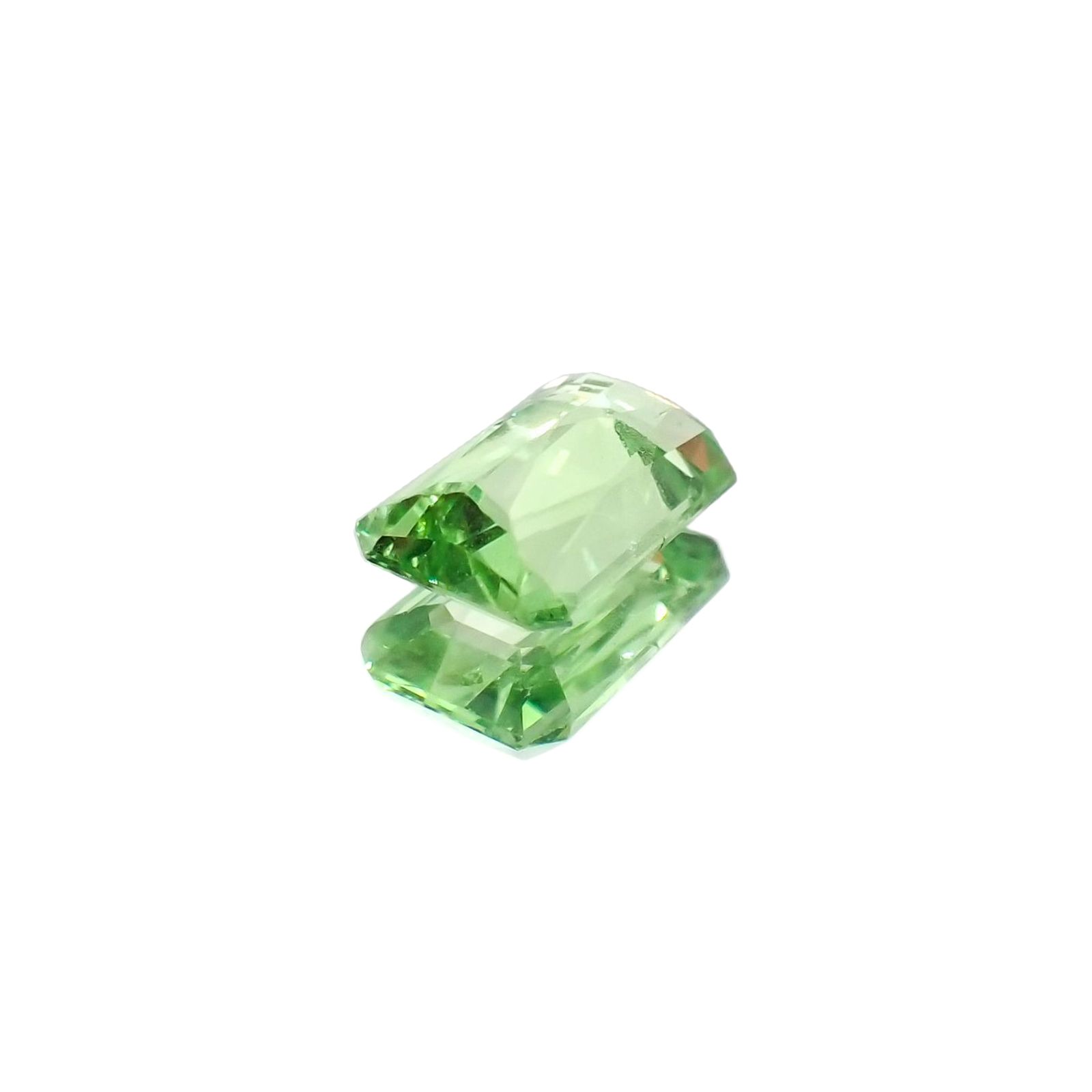 ミントガーネット(宝石名グリーン グロッシュラー・ガーネット)タンザニア・メレラニ鉱山産 識別済 1.27ct / 7.6x5.2mm前後 [251022258]