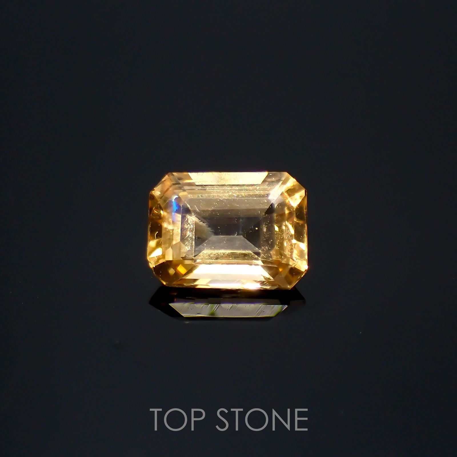インペリアルトパーズ(宝石名トパーズ)ブラジル産 0.66ct 識別済[220114966]6x4.4mm前後