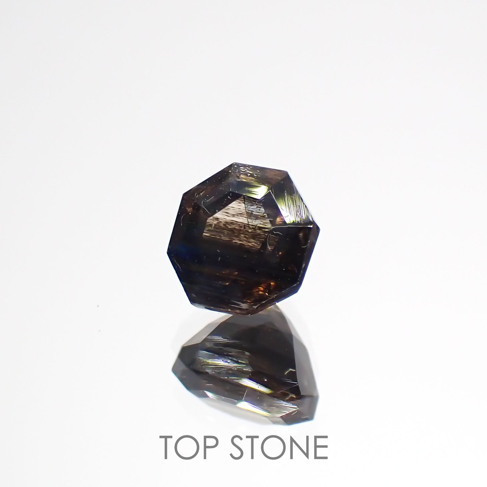 ◇オクタゴンカット◇レインボースキャポライト ブラジル産 0.62ct[221018333]5x4.8mm前後
