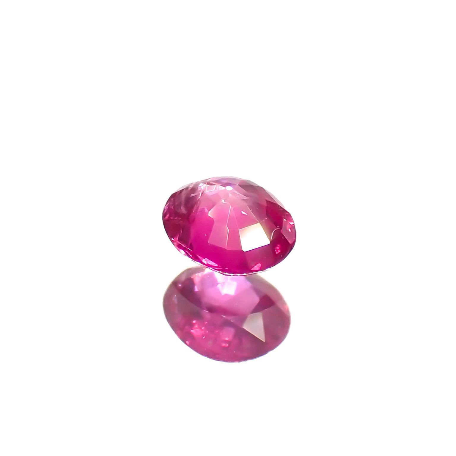 ルビー(宝石名ルビー)モザンビーク産 0.23ct 識別済[220616086]3.9x3.4mm前後