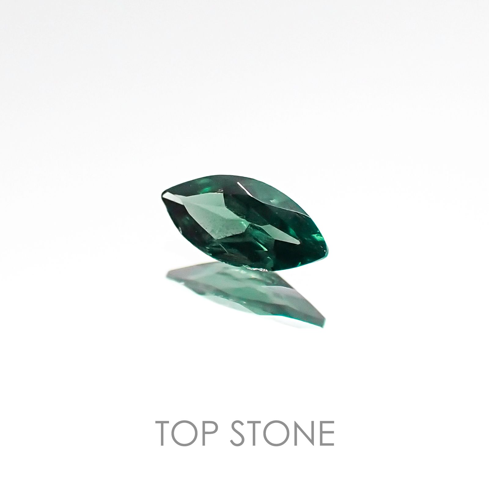 カラーチェンジガーネット(アレキタイプ) マダガスカル・ベキリー産 ルース 0.133ct[20106599]5.1×2.5mm前後