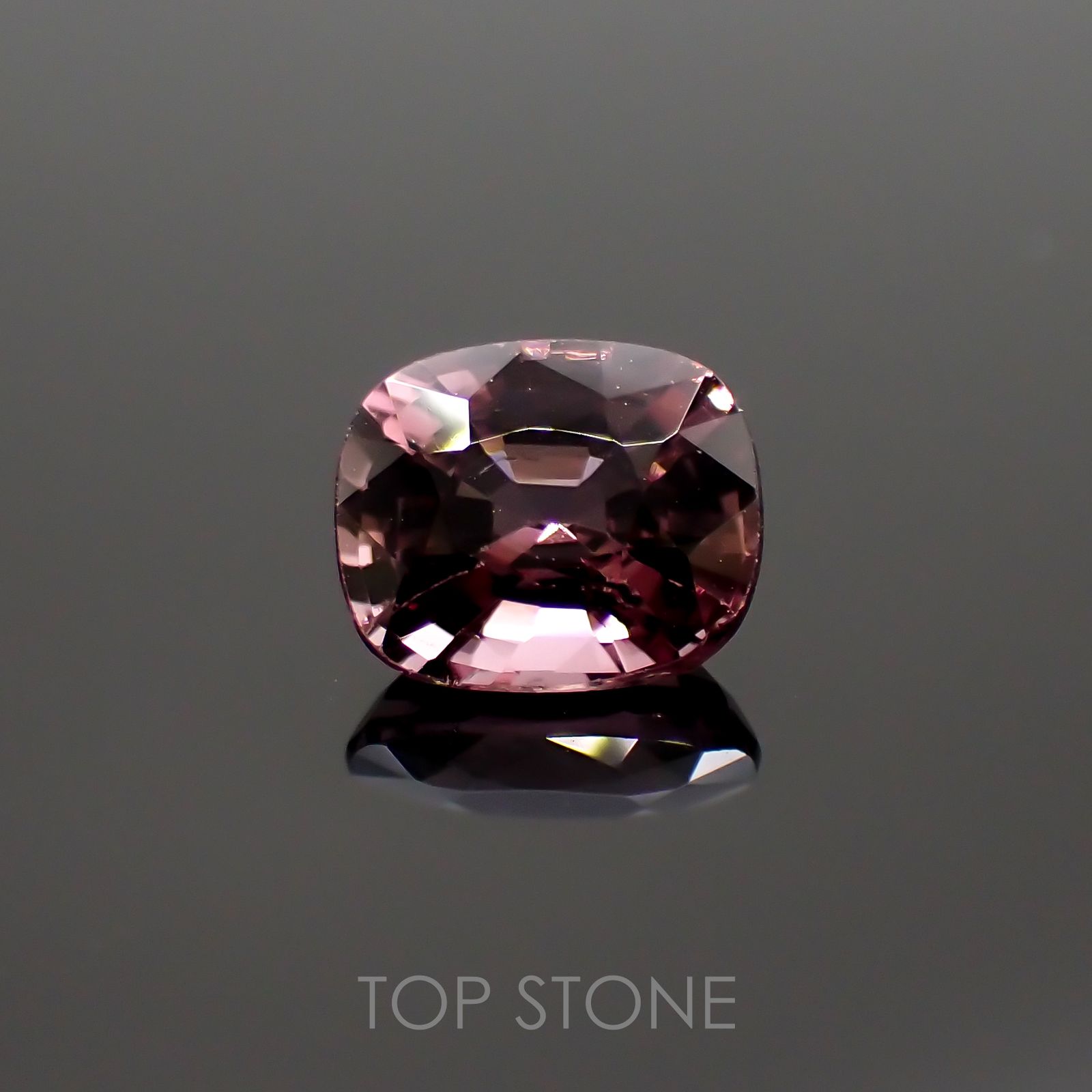 パープルスピネル(宝石名スピネル) ビルマ産 1.55ct 識別済[20128682]7.4×6.5mm前後