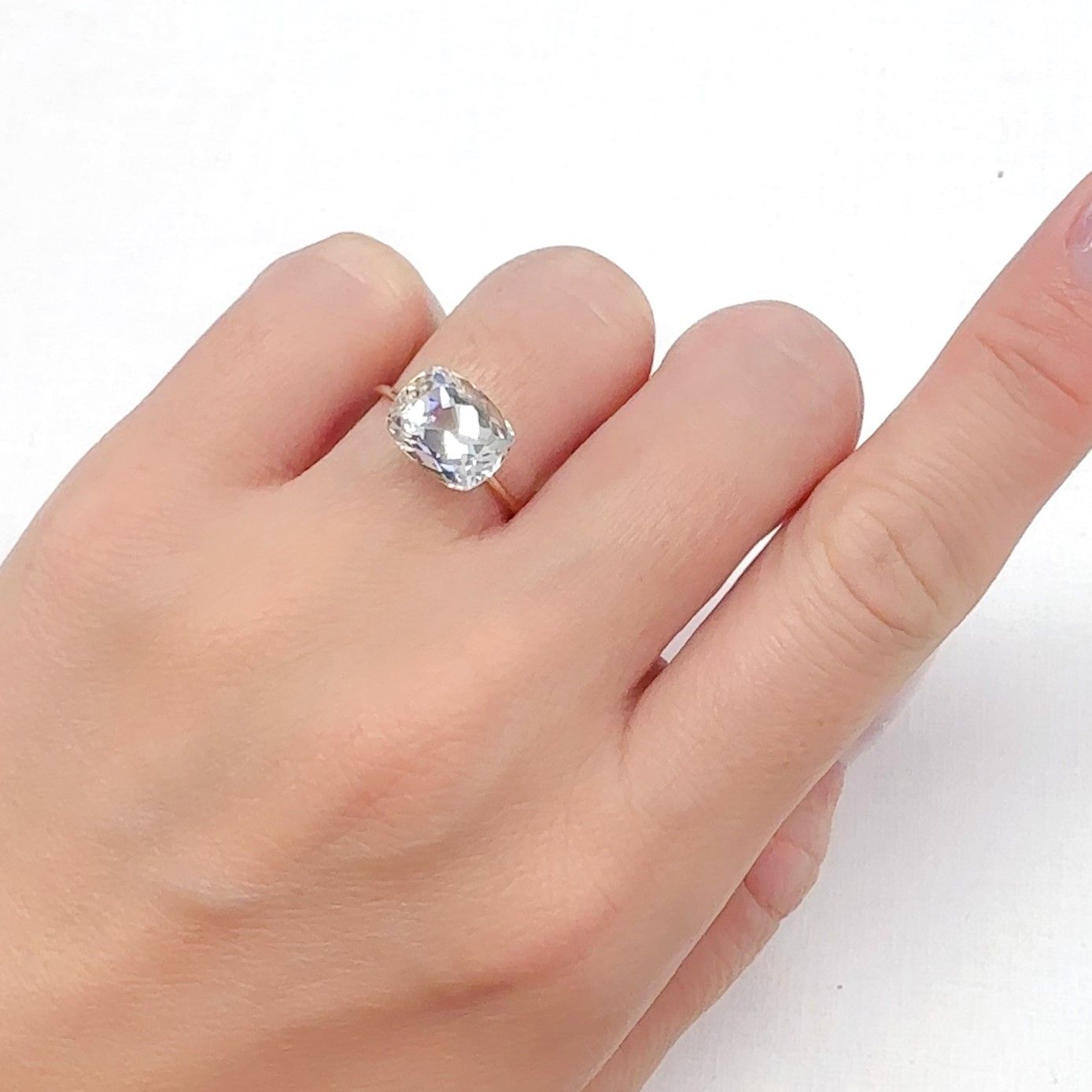 オーソクレース(宝石名ホワイト・オーソクレース)パキスタン産 3.33ct 識別済[240627998]10.3x8.2mm前後