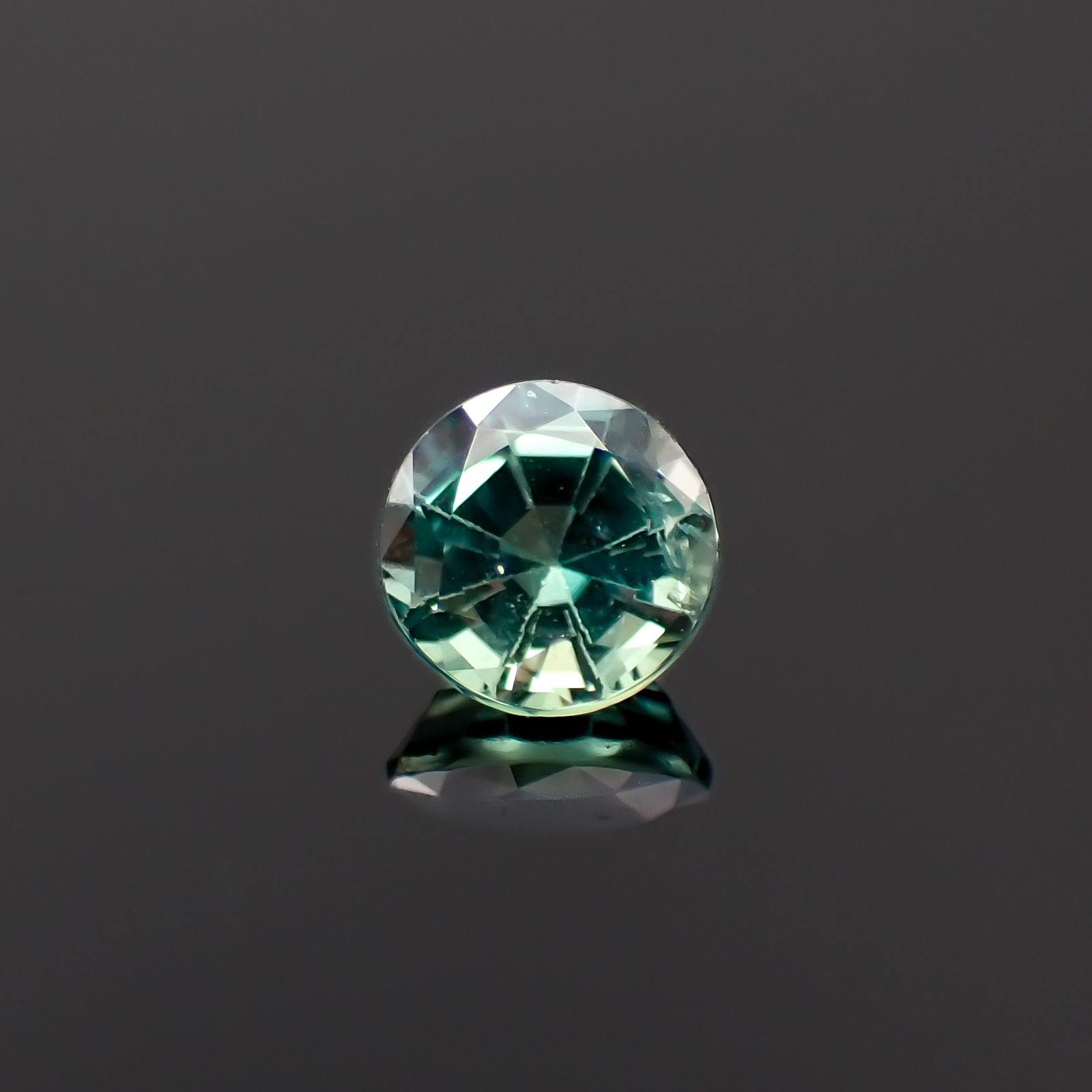 アレキサンドライト(宝石名アレキサンドライト)ブラジル産 0.25ct 識別済[230622398]3.7x3.7mm前後
