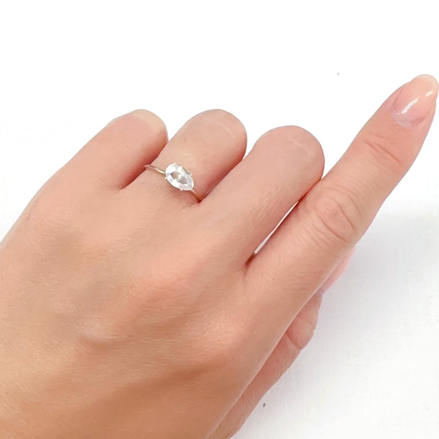 ◇バフカット◇レインボームーンストーン(宝石名ラブラドライト)マダガスカル産 1.129ct ソ付(彩珠)[240427200]7.8x5.4mm前後