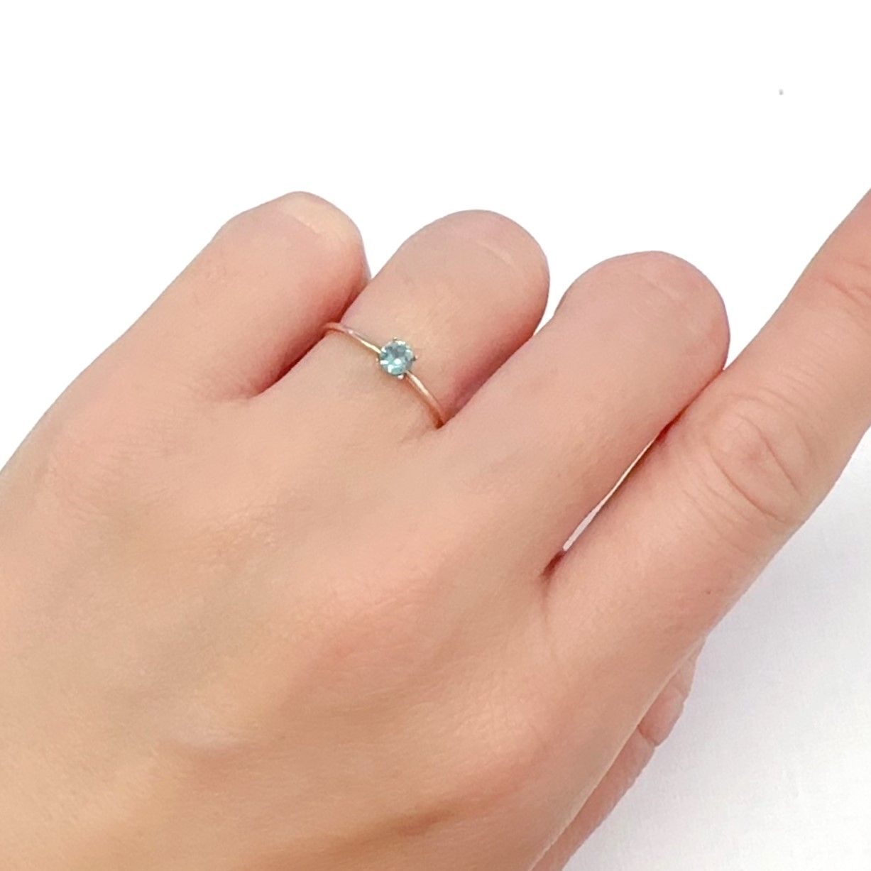 ブルーグリーンコーネルピン(宝石名ブルー グリーン・コーネルピン)タンザニア産 0.16ct 識別済[240527672]3.4x3.4mm前後