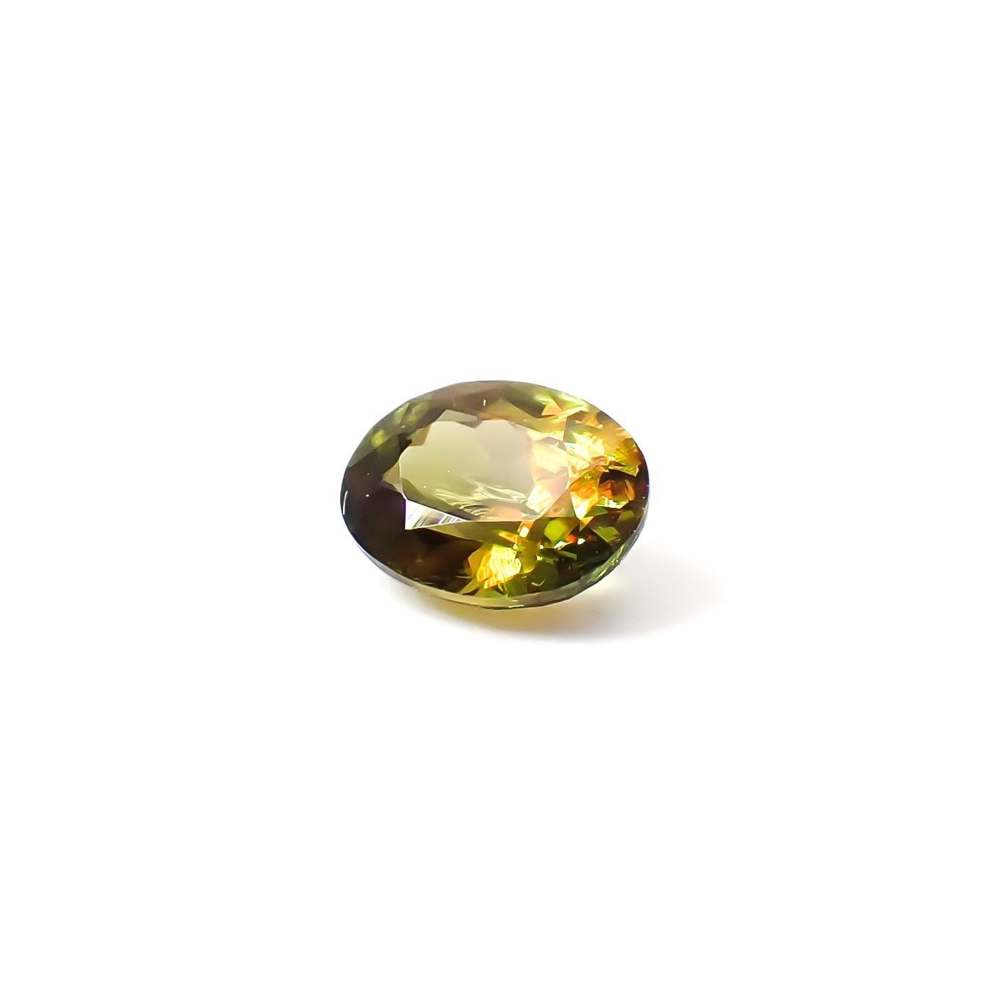 カラーチェンジスフェーン パキスタン産 0.30ct / 4.7x3.7mm前後 [260632439]