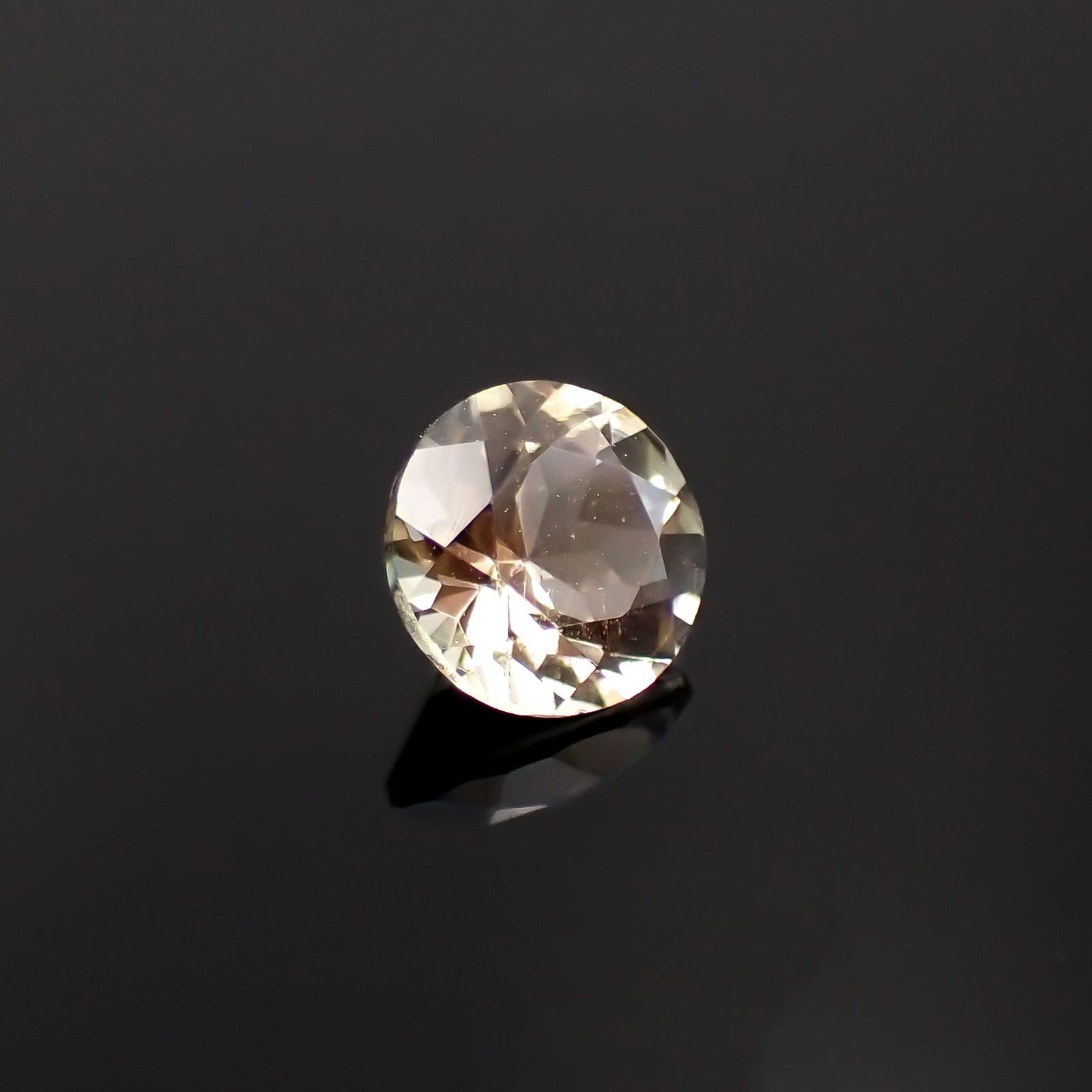 バイカラーオレゴンサンストーン アメリカ・オレゴン州産 0.74ct / 6x6mm前後 [230220678]