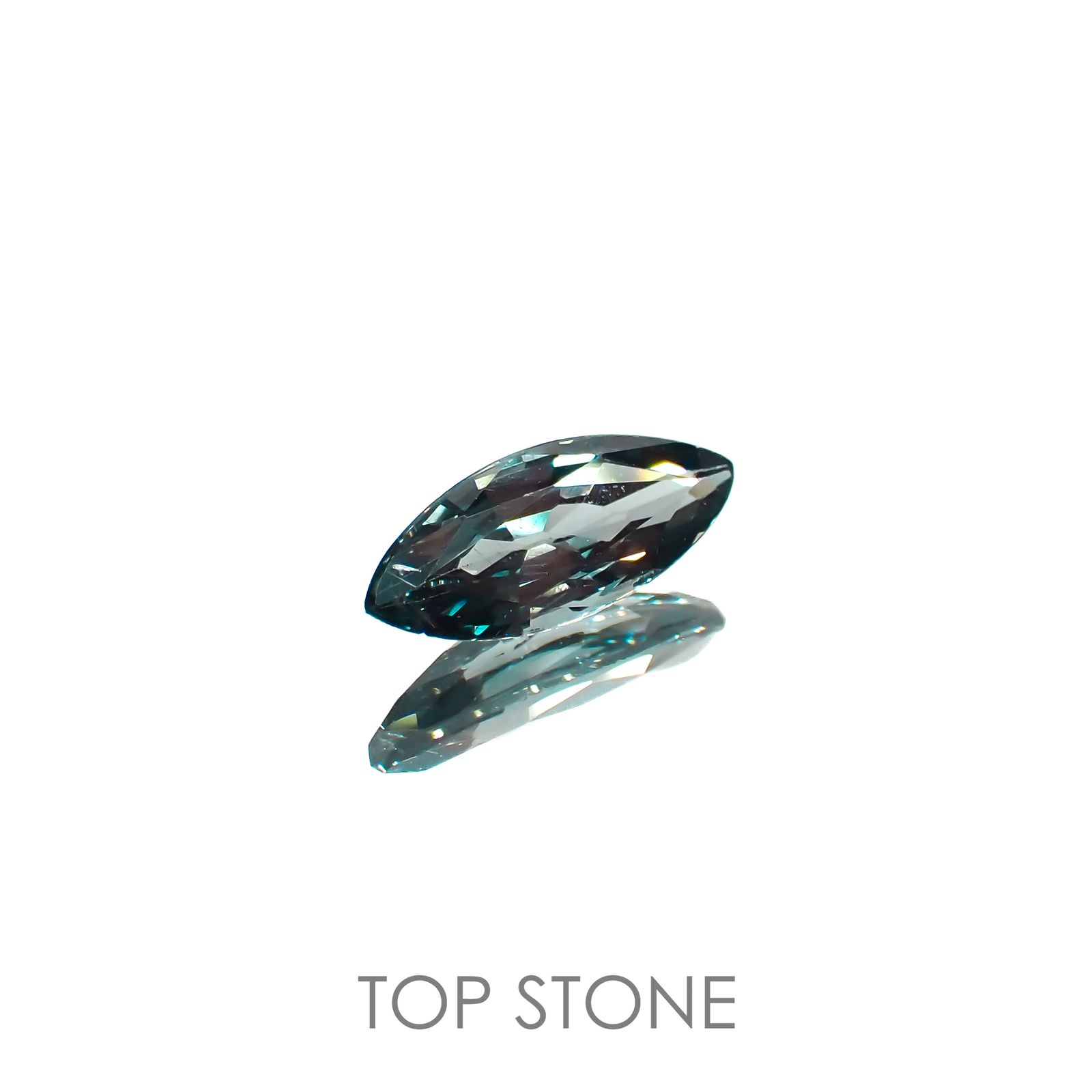 カラーチェンジガーネット アレキタイプ(宝石名ガーネット)マダガスカル・ベキリー産 0.56ct 識別済[221219619]8.4x3.4mm前後