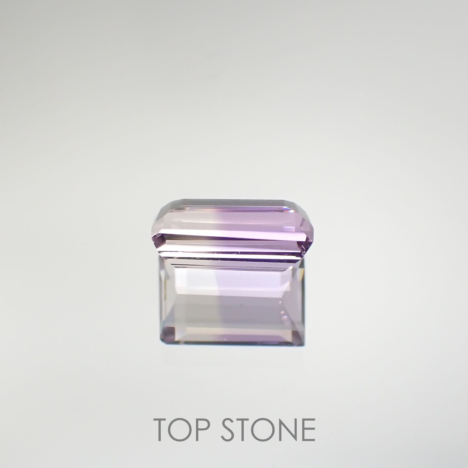 アワーグラスアメジスト(宝石名バイカラー・クォーツ) モロッコ産 1.25ct 識別済[210812317]8×5.1mm前後