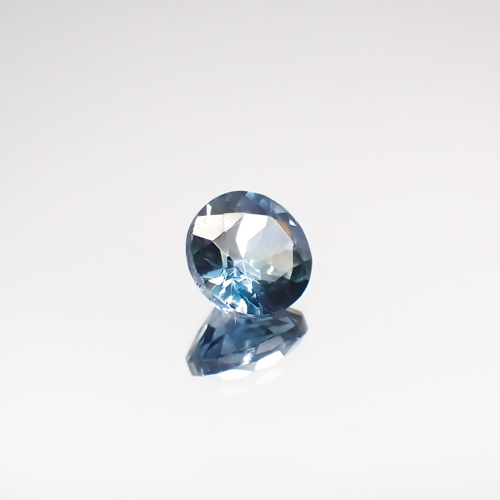 モンタナサファイア アメリカ産 ルース 0.68ct[210711669]5.1×5.1mm前後