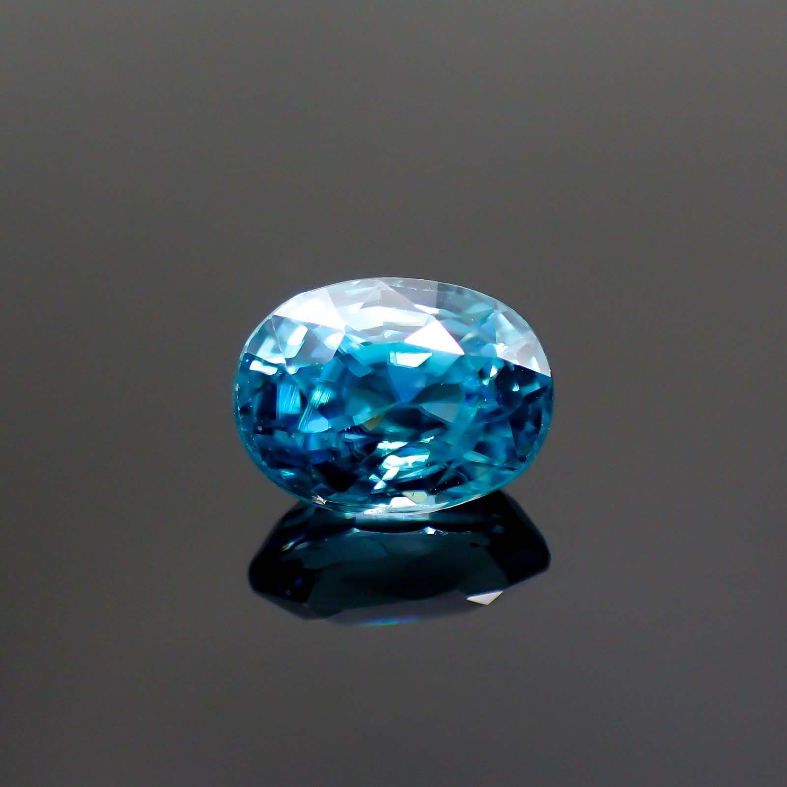ブルージルコン(宝石名ジルコン)コロンビア産 2.27ct 識別済[231023830]7.4x5.8mm前後