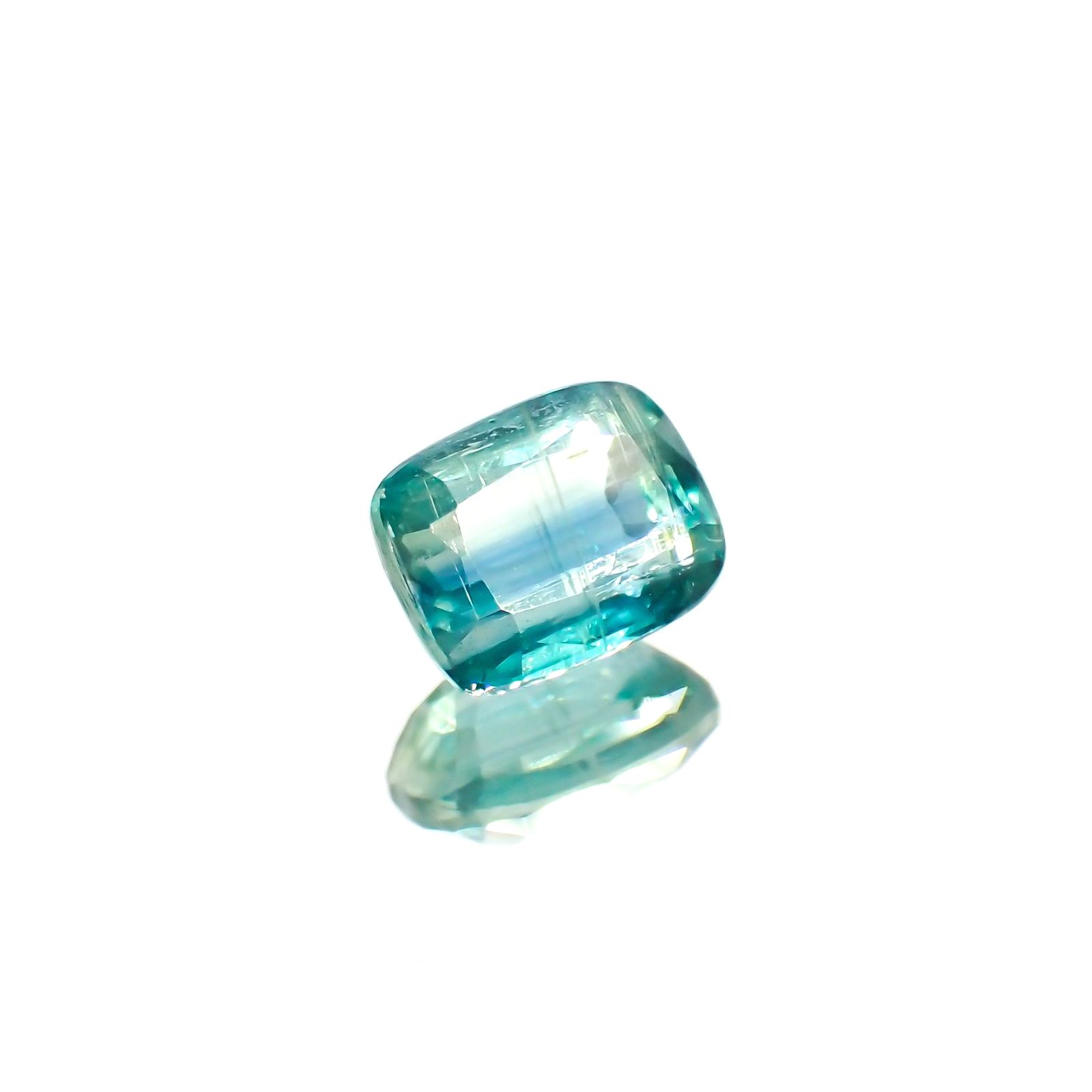 バイカラーカイヤナイト(宝石名カイヤナイト)ネパール産 識別済 1.63ct / 7x5.5mm前後 [260315369]