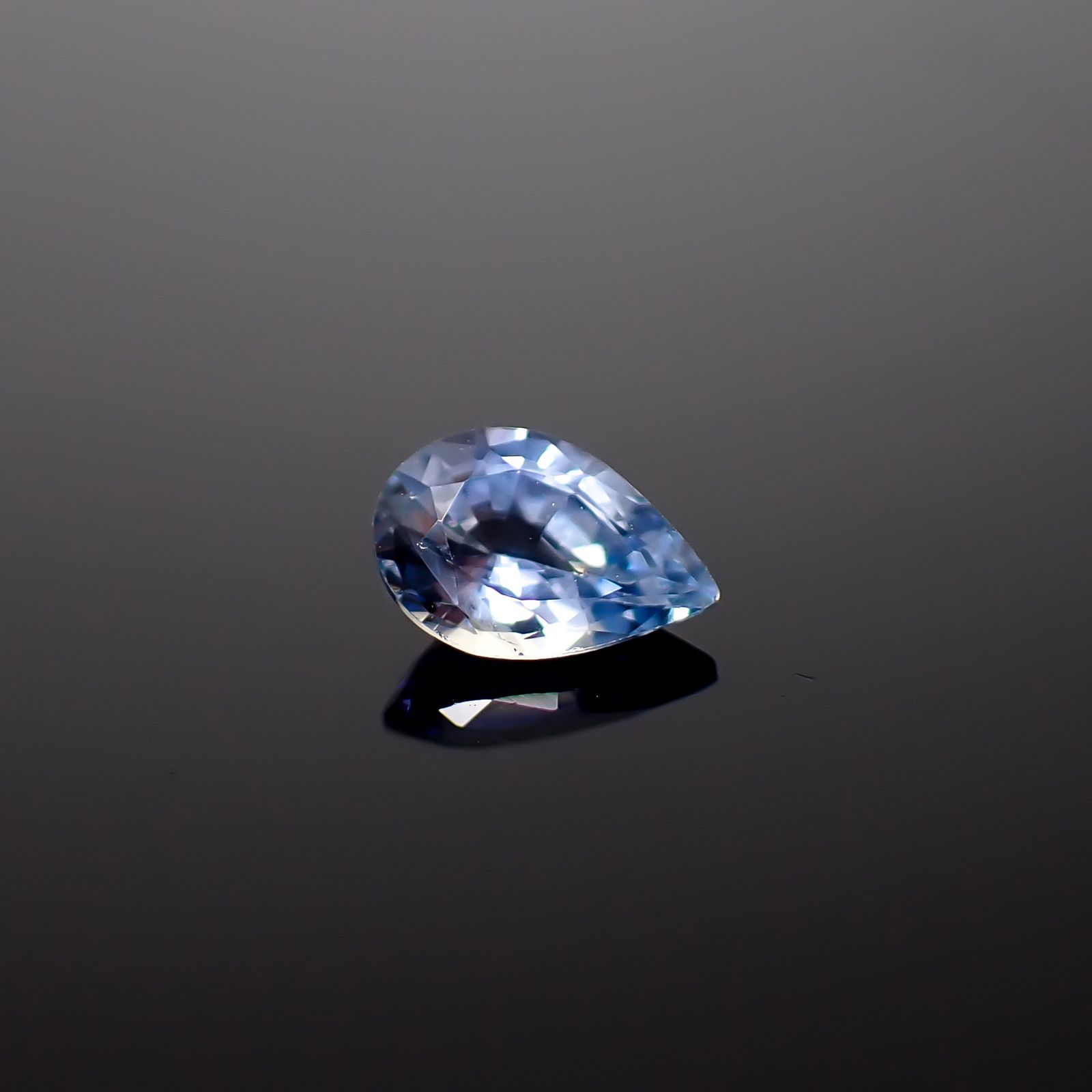 アイスブルーサファイア スリランカ/マダガスカル産 0.50ct / 6.1x4.1mm前後 [260732588]