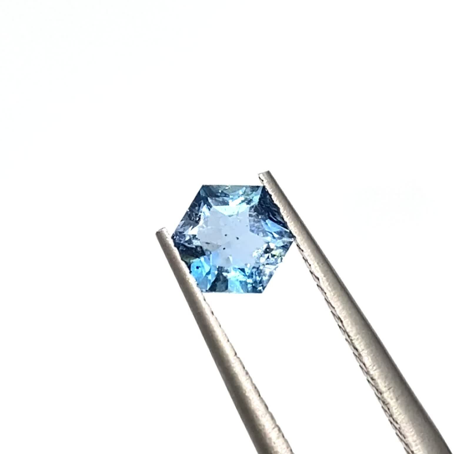 専用お見極めページ　アクアマリン一粒 ◇ヘキサゴンカット◇サンタマリアアクアマリン ブラジル産 0.56ct