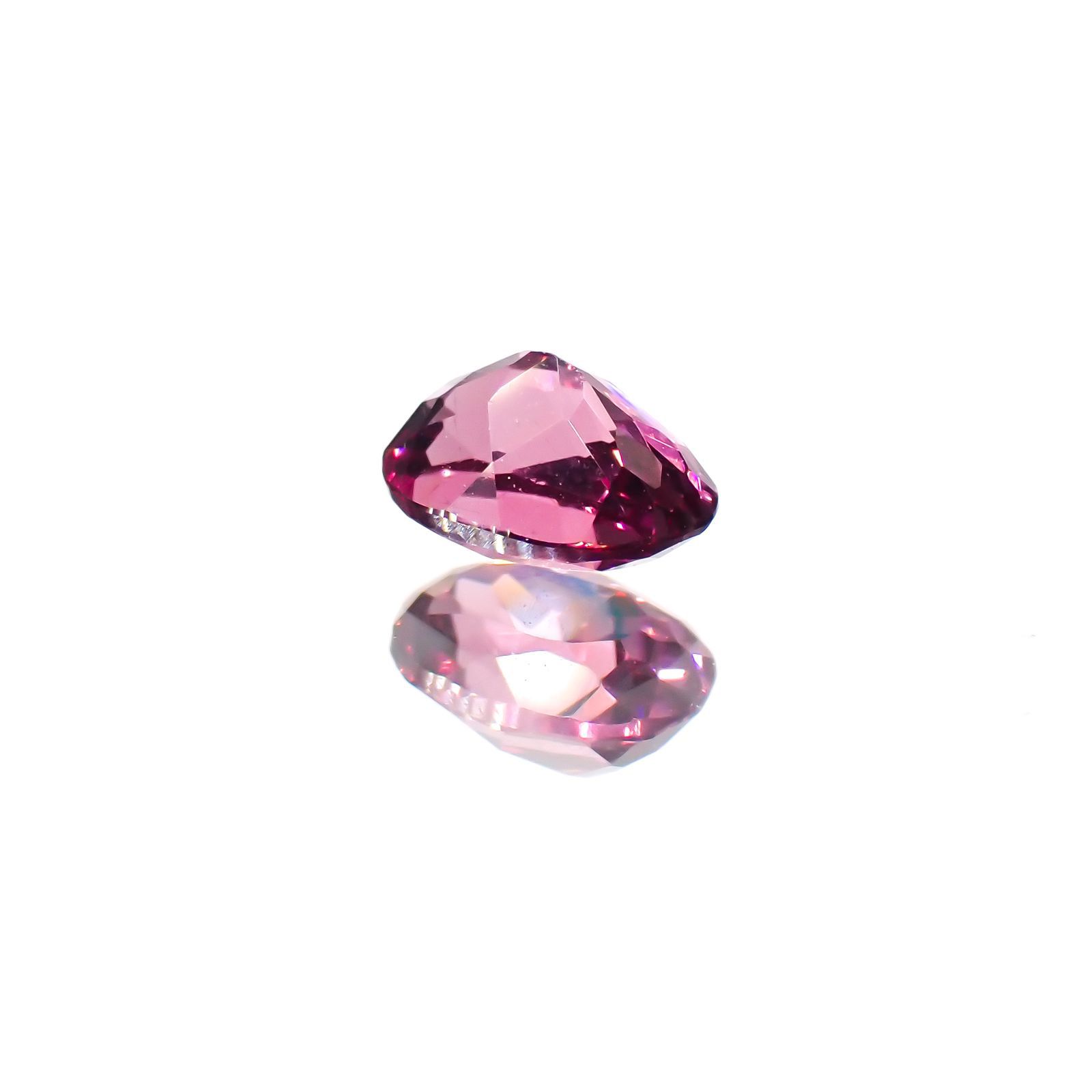 マラヤガーネット(宝石名ガーネット)タンザニア産 0.76ct 識別済[220113836]6.1x4.4mm前後