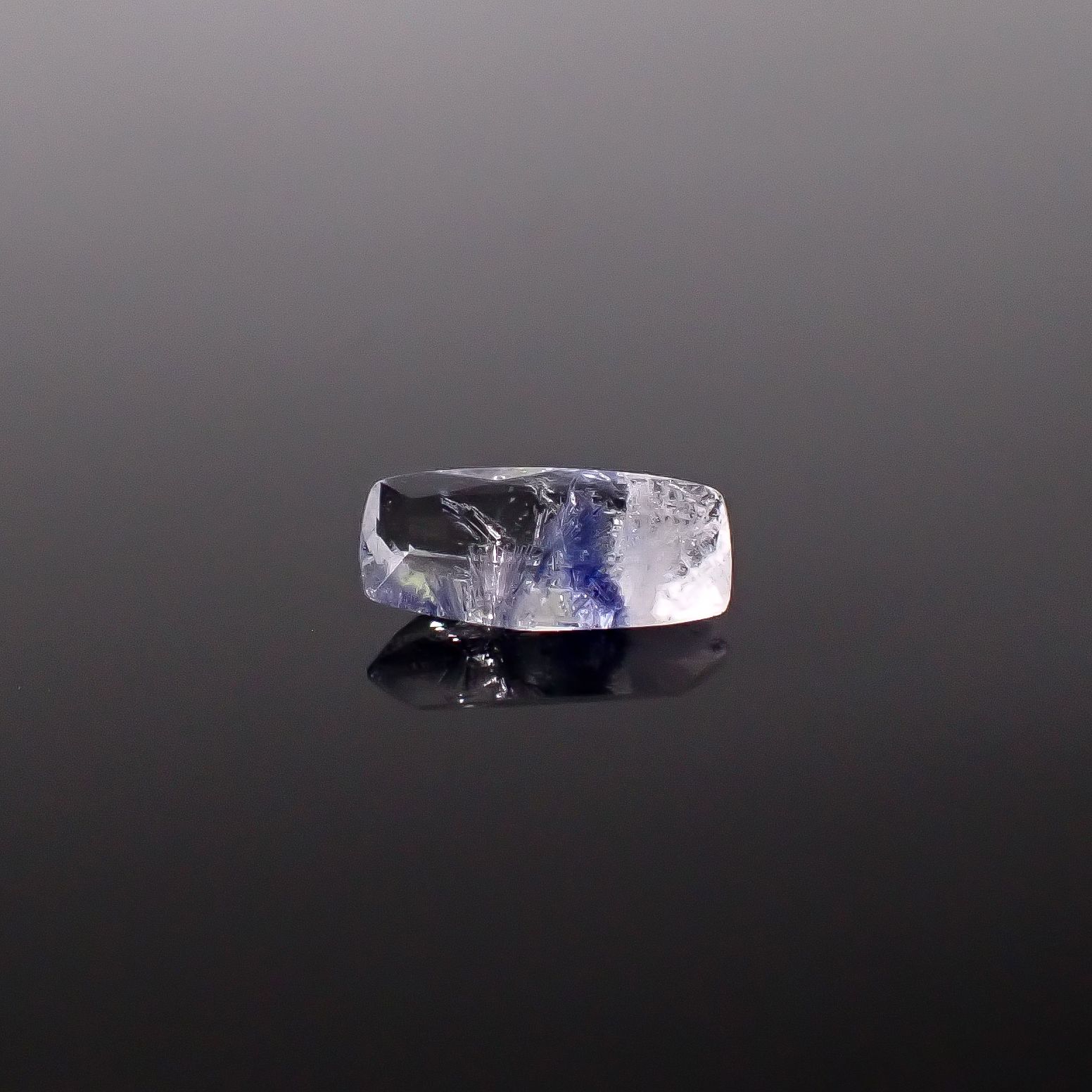 デュモルチェライトインクォーツ ブラジル産 0.95ct / 9.7x4.7mm前後 [260331845]