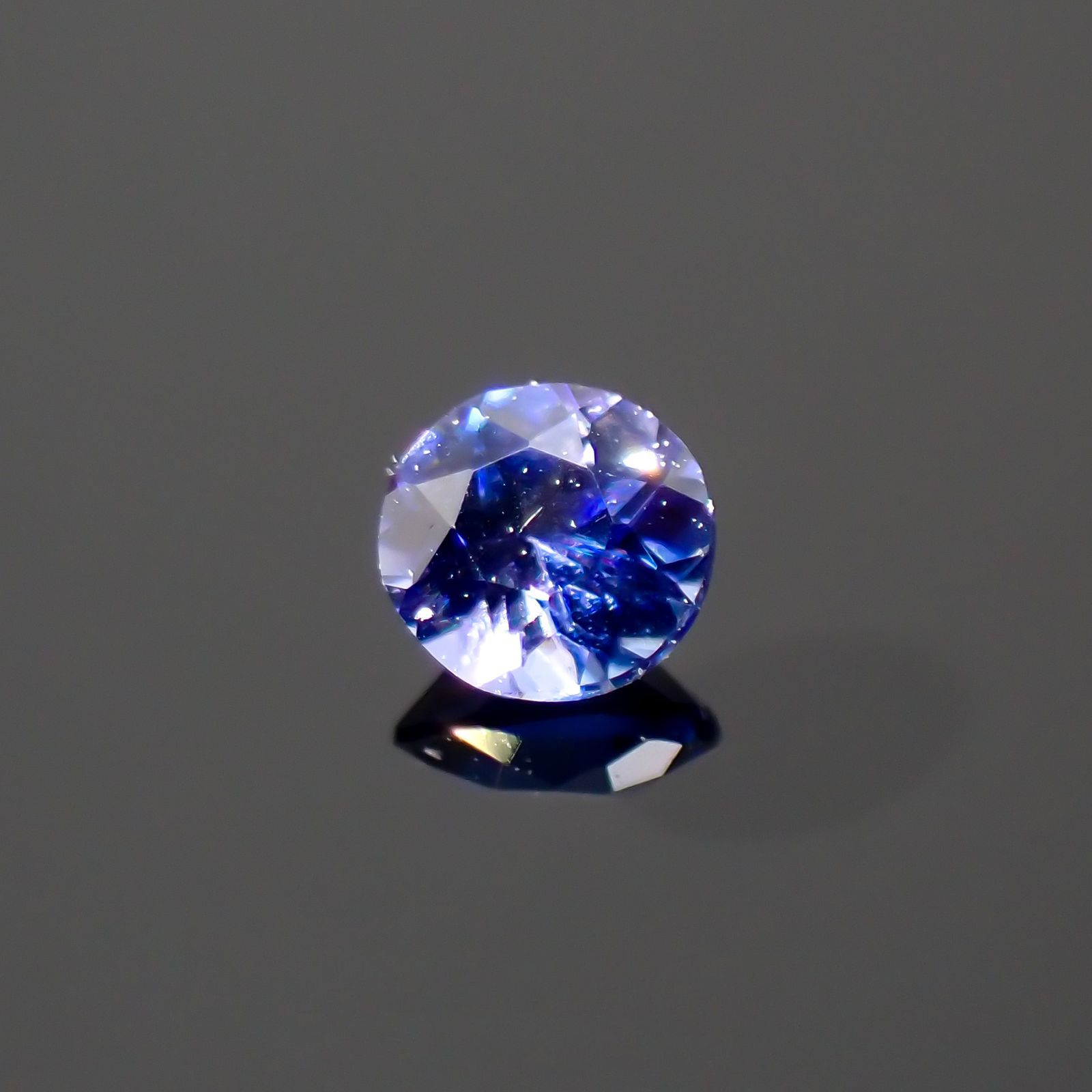 ベニトアイト(宝石名ベニトアイト)アメリカ・カリフォルニア州産 0.045ct 識別済[220515776]2.2x2.1mm前後
