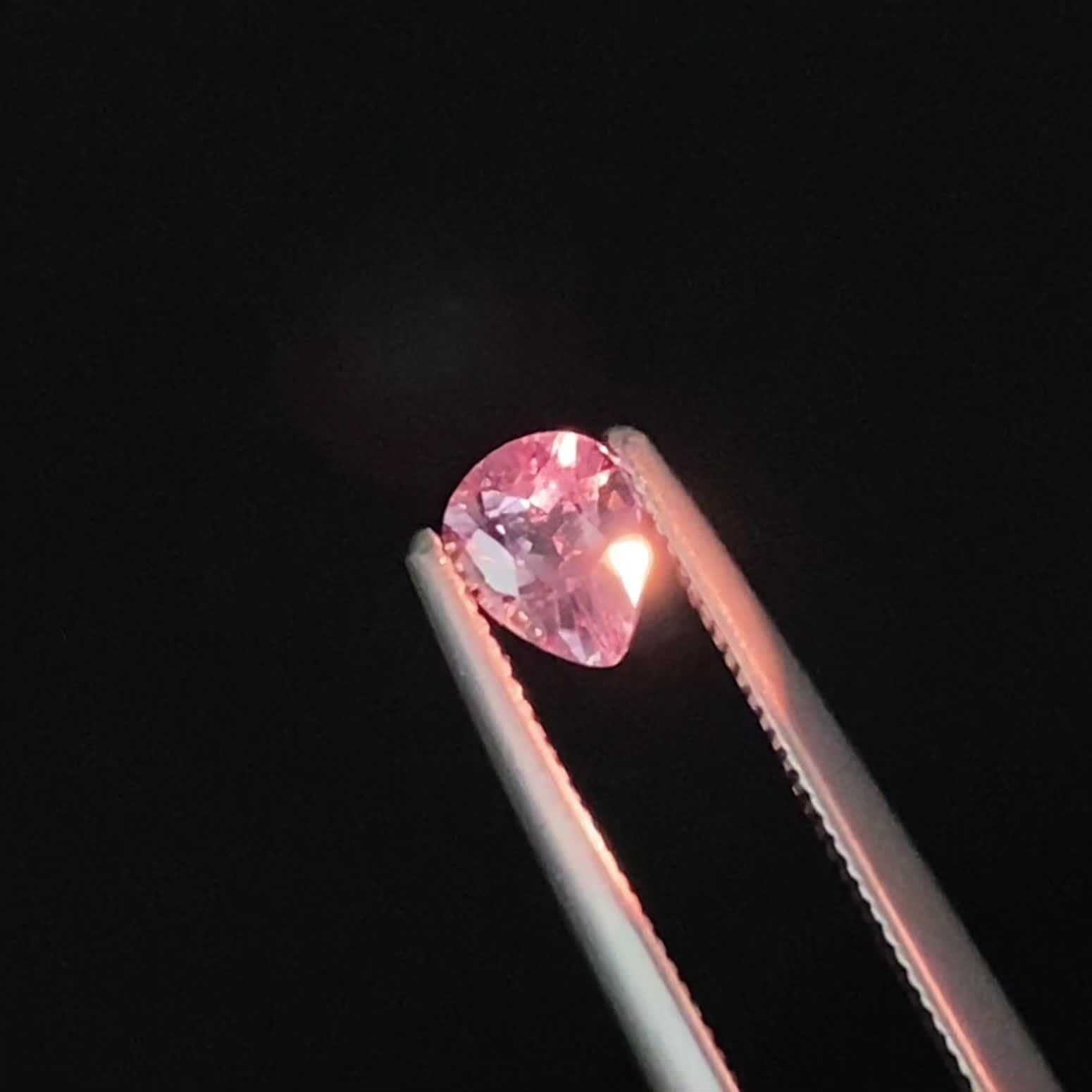 カラーシフト ピンクダイアスポア アフガニスタン産 0.41ct / 5x4mm