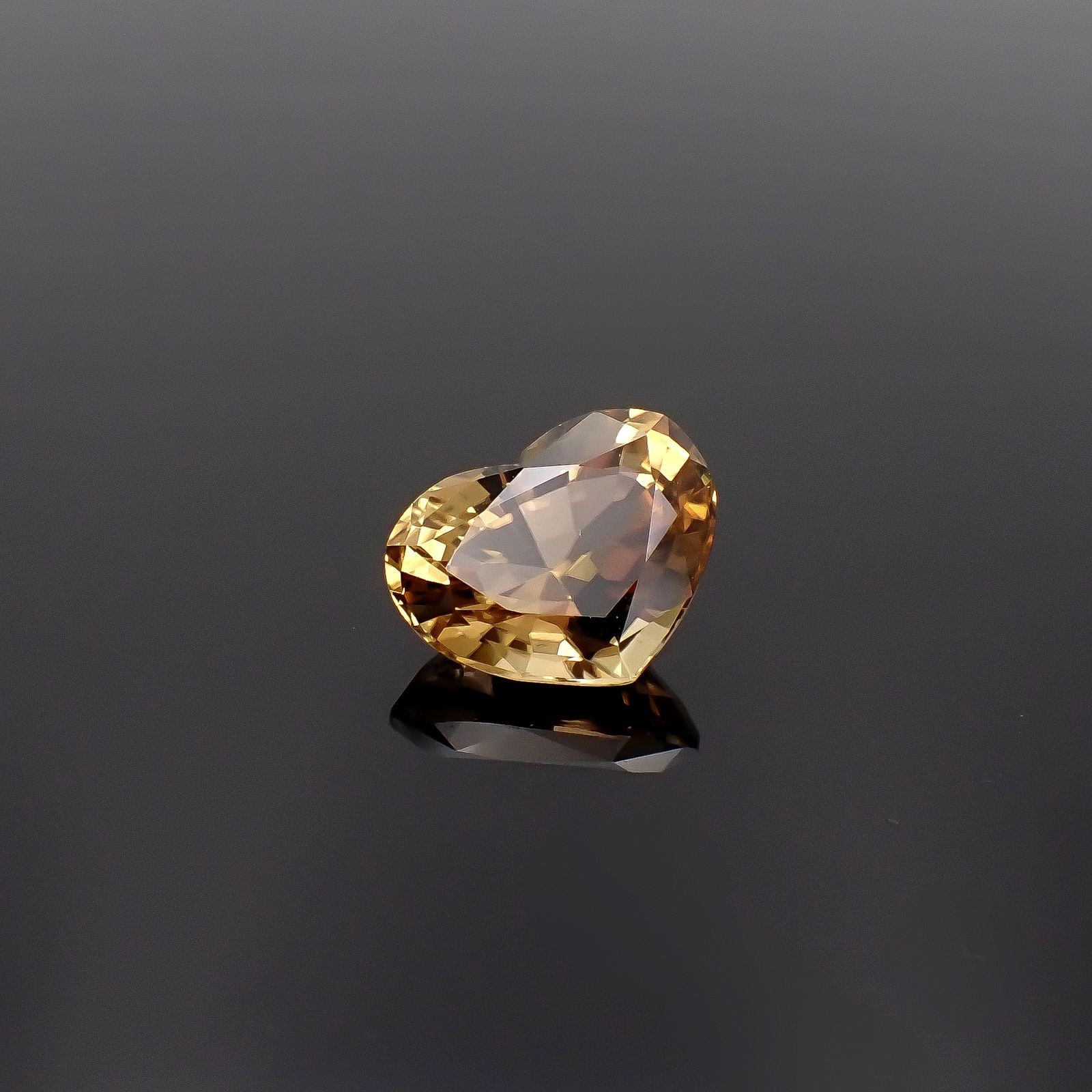 シンハライト(宝石名シンハライト)スリランカ産 6.582ct ソ付(彩珠)[240527767]10.6x13.2mm前後