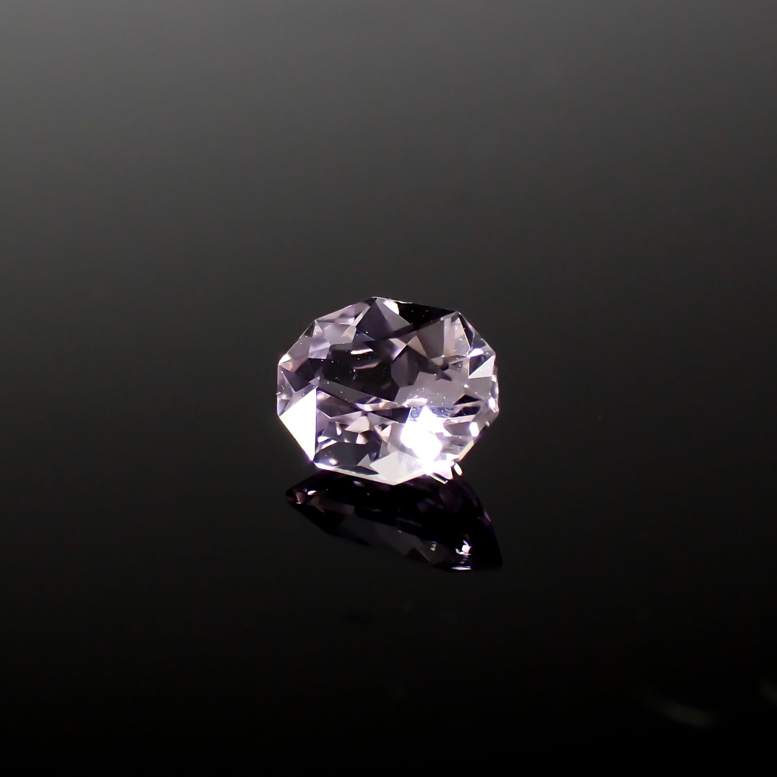 ◇カスタムカット◇アイスラベンダーサファイア(宝石名サファイア)スリランカ/マダガスカル産 0.29ct 識別済[240226285]4.6x3.3mm前後
