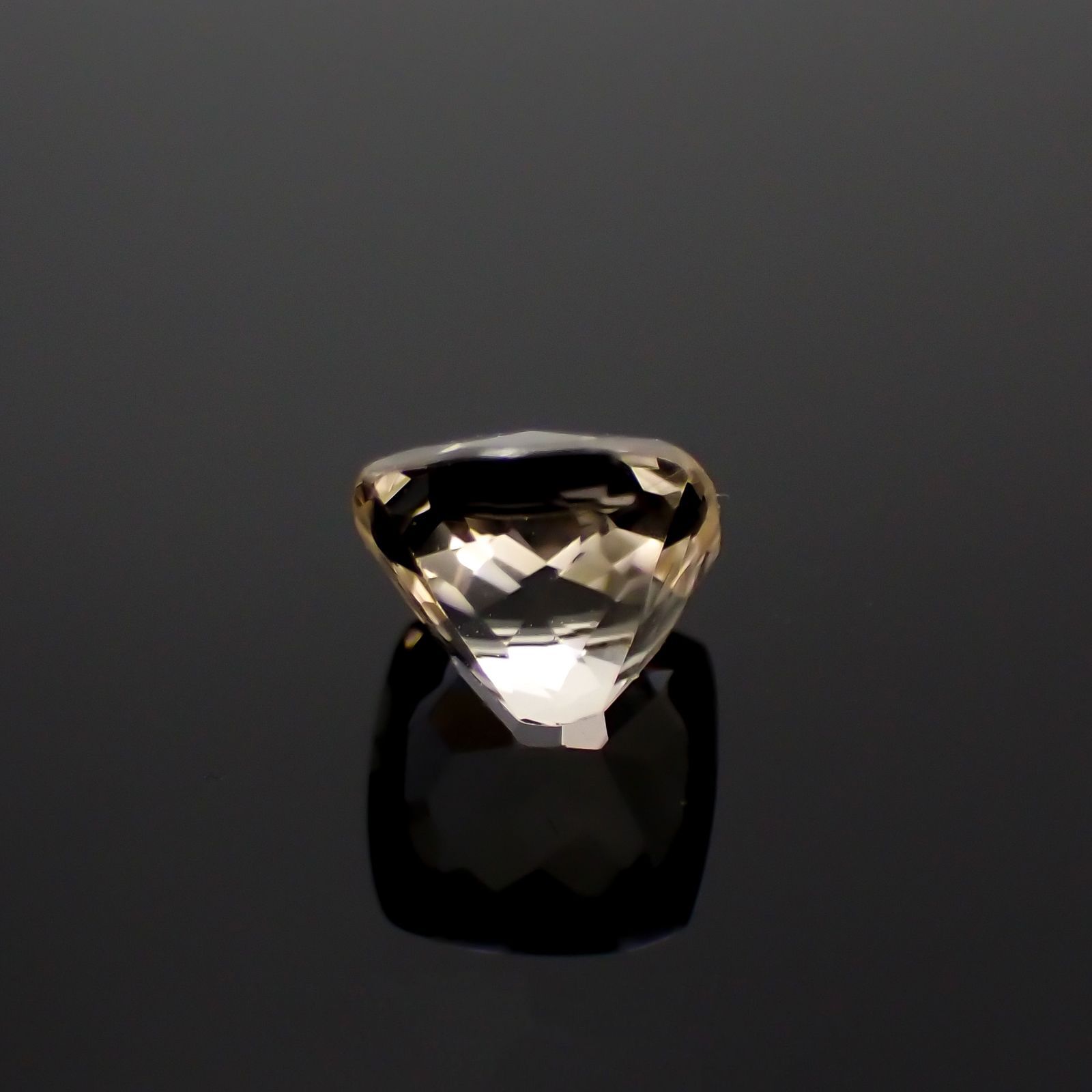 ゴールデンフェナカイト(宝石名ライトイエロー・フェナカイト)ブラジル産 1.128ct ソ付(彩珠)[241018576]6.2x6.1mm前後