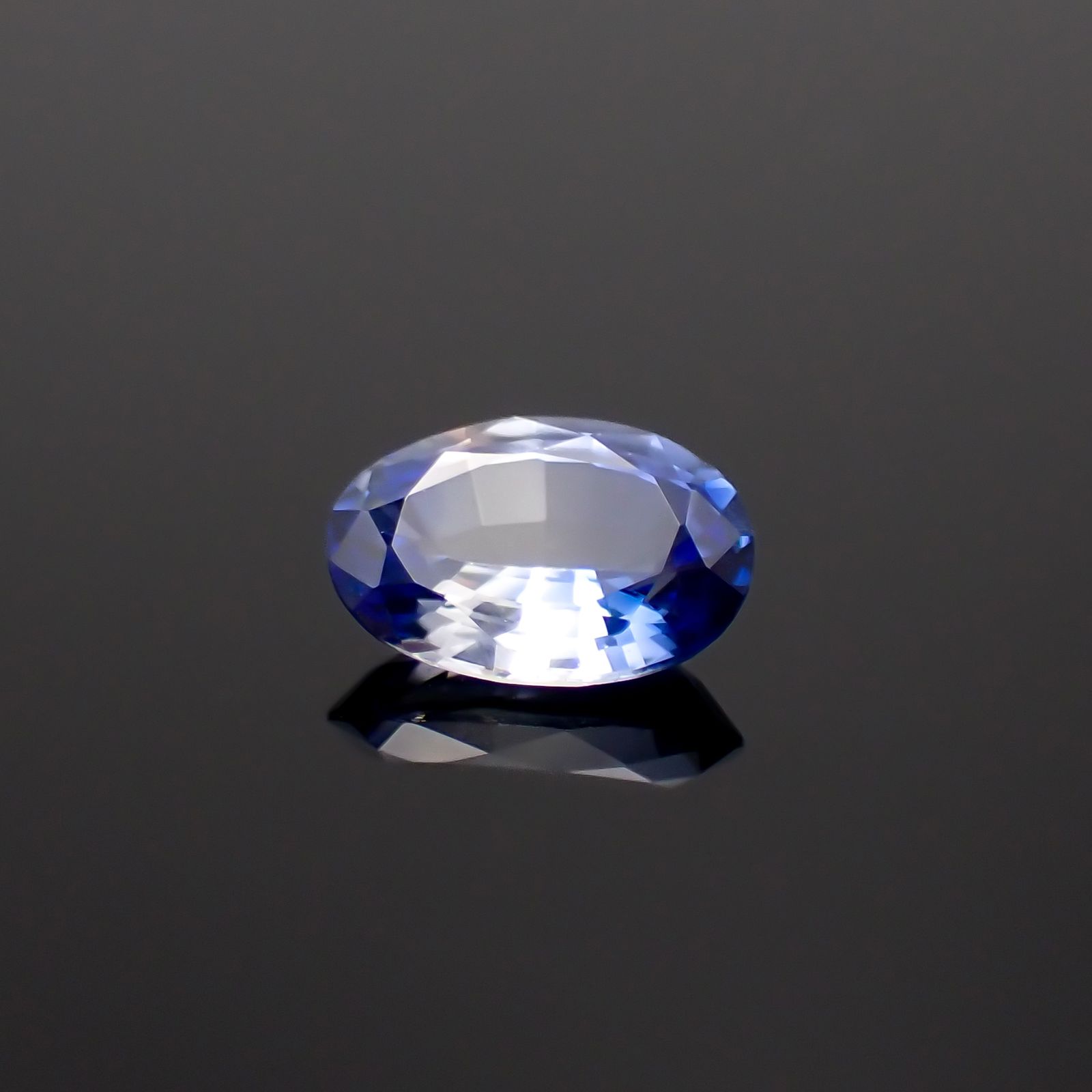 バイカラーサファイア スリランカ産 0.49ct[230823020]5.9x4mm前後