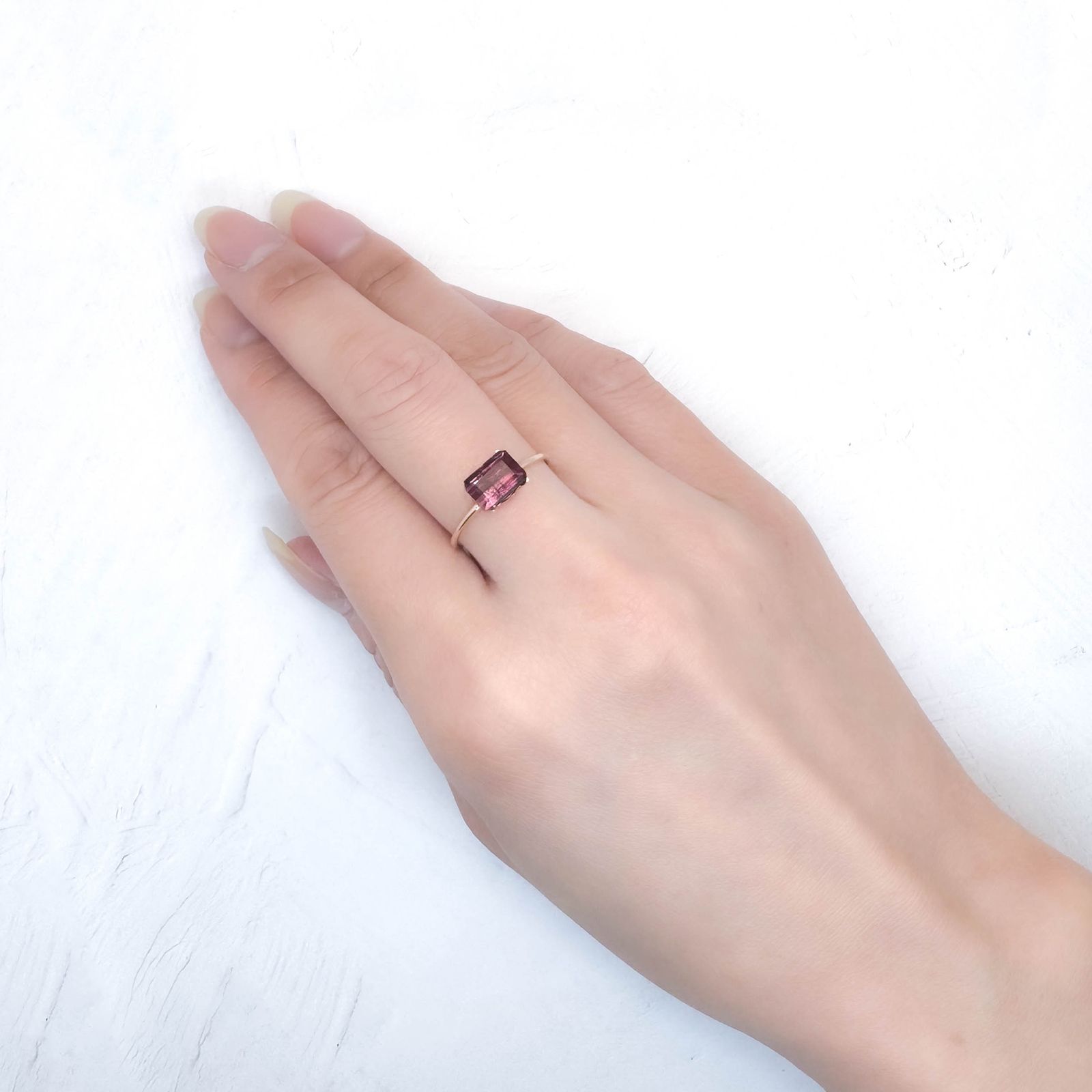 パープルトルマリン アフガニスタン産 1.60ct / 7.5x5.5mm前後 [251131313]