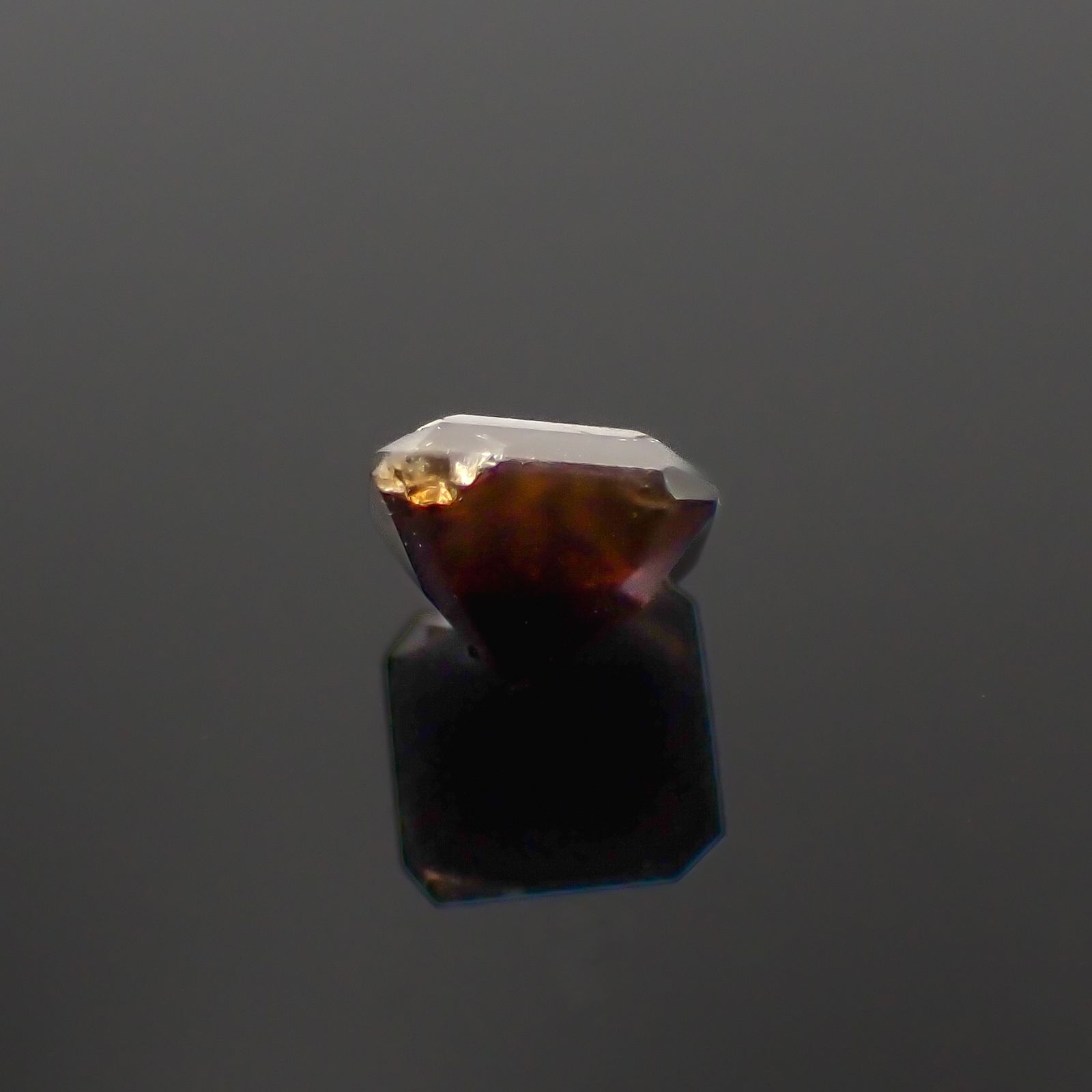 ゴールドシーンサファイア非加熱 ケニア産 1.39ct[230321333]5.8x5.4mm前後