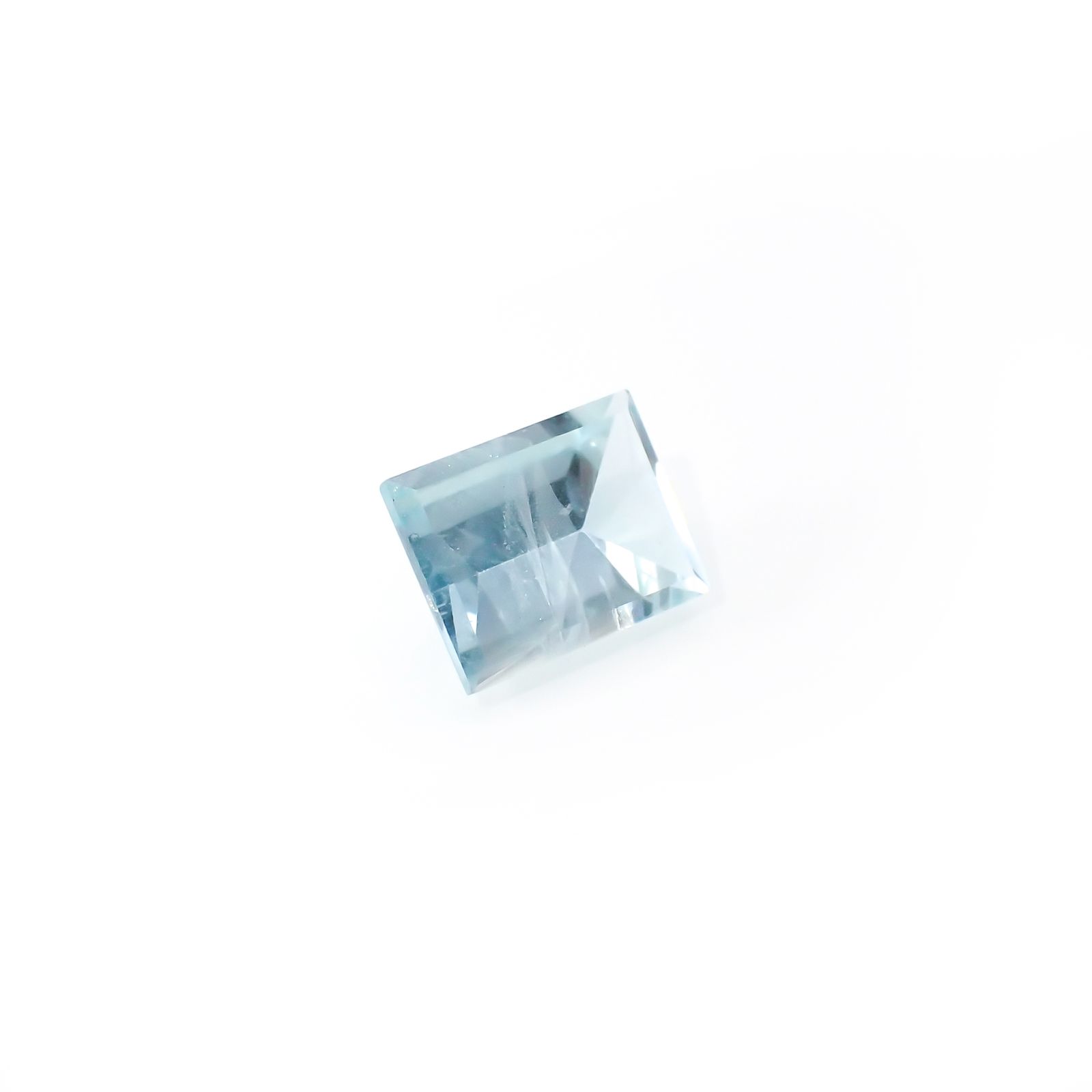◇ミラーカット◇アクアマリン モザンビーク産 1.52ct[240226102]8.5x6.5mm前後
