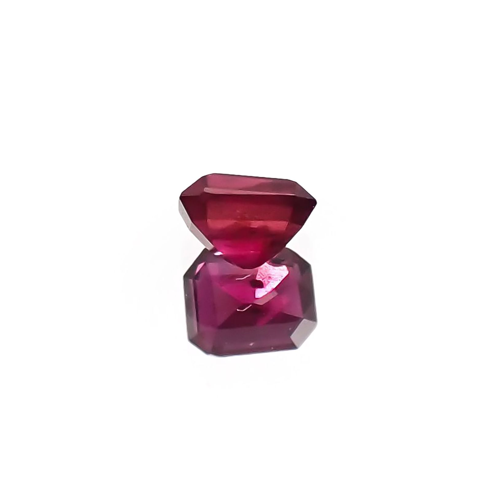 ルビー 非加熱(宝石名ルビー) マダガスカル産 識別済 0.12ct / 2.8x2.4mm前後 [210711732]