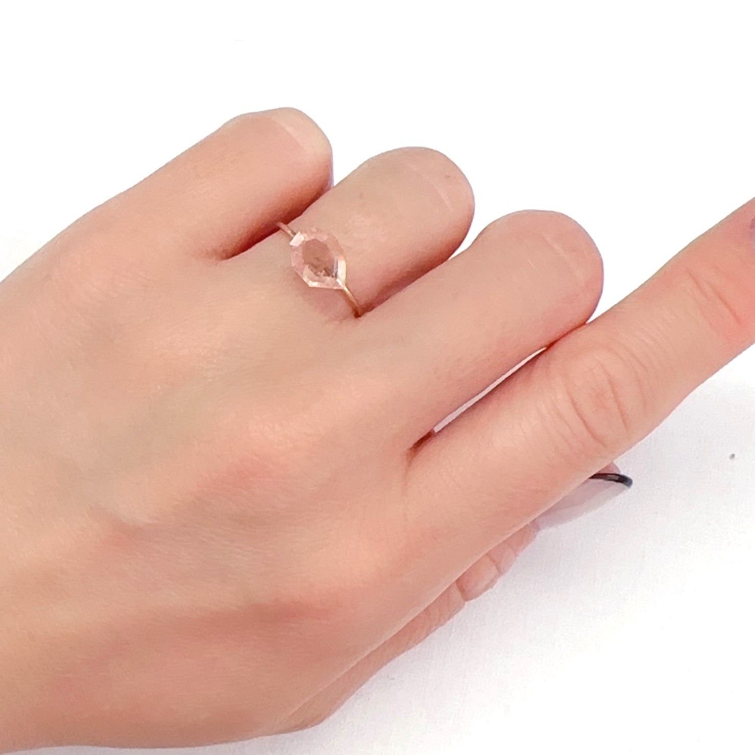 ◇カスタムカット◇ストロベリークォーツ カザフスタン産 1.65ct[240125496]9.3x6.8mm前後