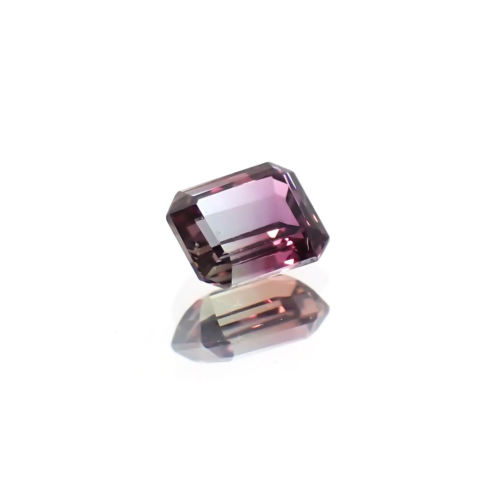 バイカラーサファイア(宝石名バイカラー・サファイア) タンザニア産 識別済 0.24ct / 3.8x3.2mm前後 [21069756]