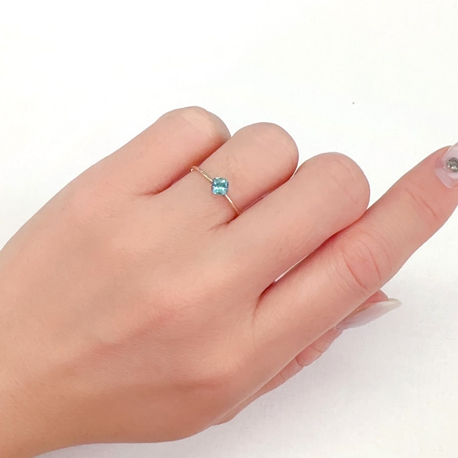 ブルーグリーンコーネルピン タンザニア産 0.32ct[231224506]4x4mm前後