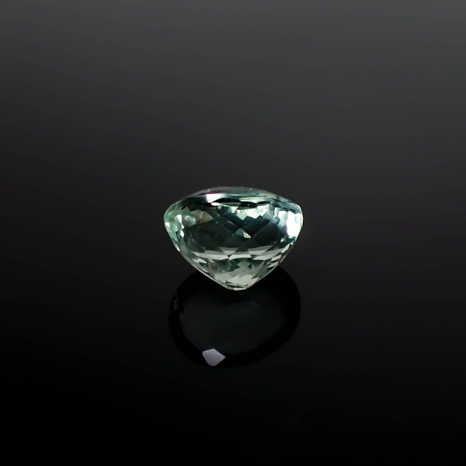 フローライト フルオレッセンス ジンバブエ産 1.92ct [250630514]8x6.4mm前後