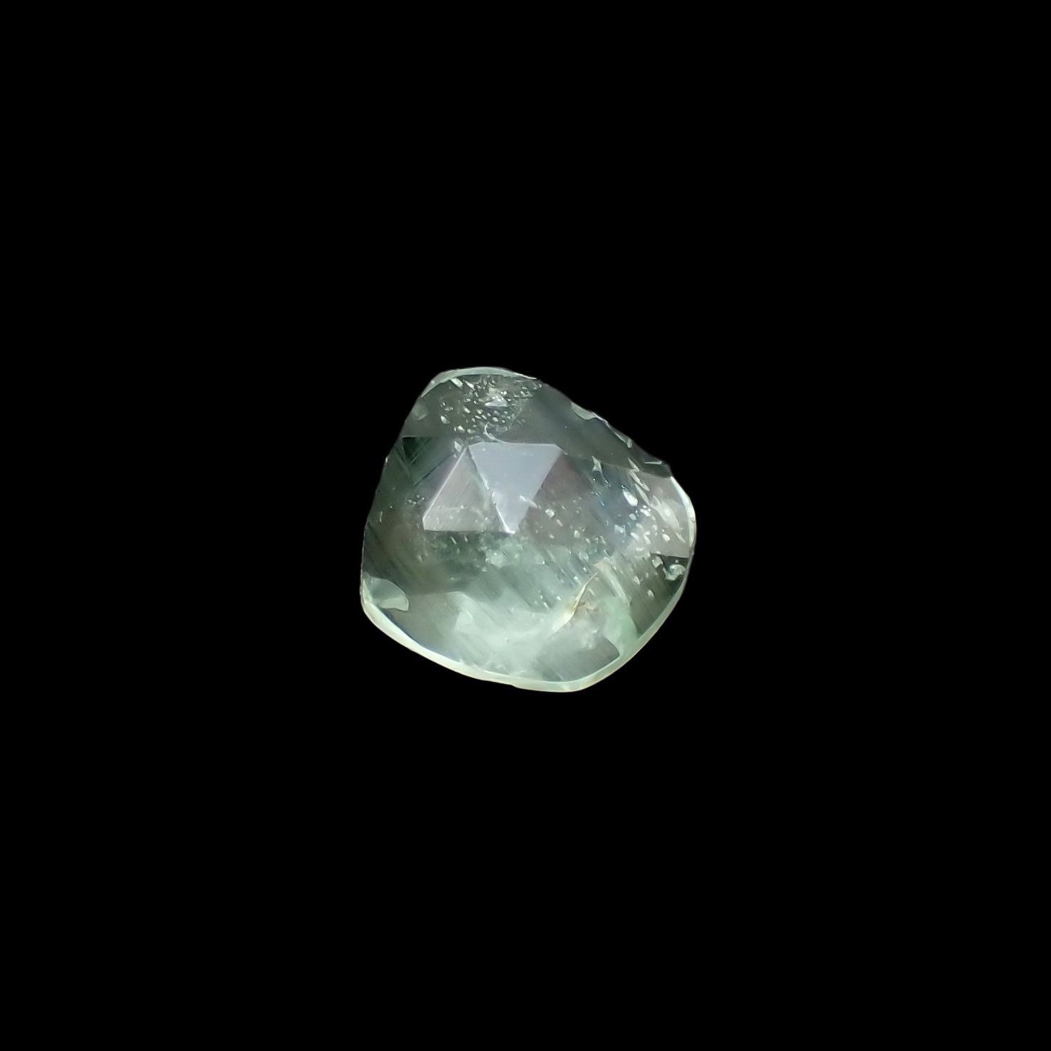 ◇ローズカット◇バナジウムコーネルピン(宝石名コーネルピン)タンザニア・タンガ州産 0.62ct 識別済[220115553]5.3x5mm前後