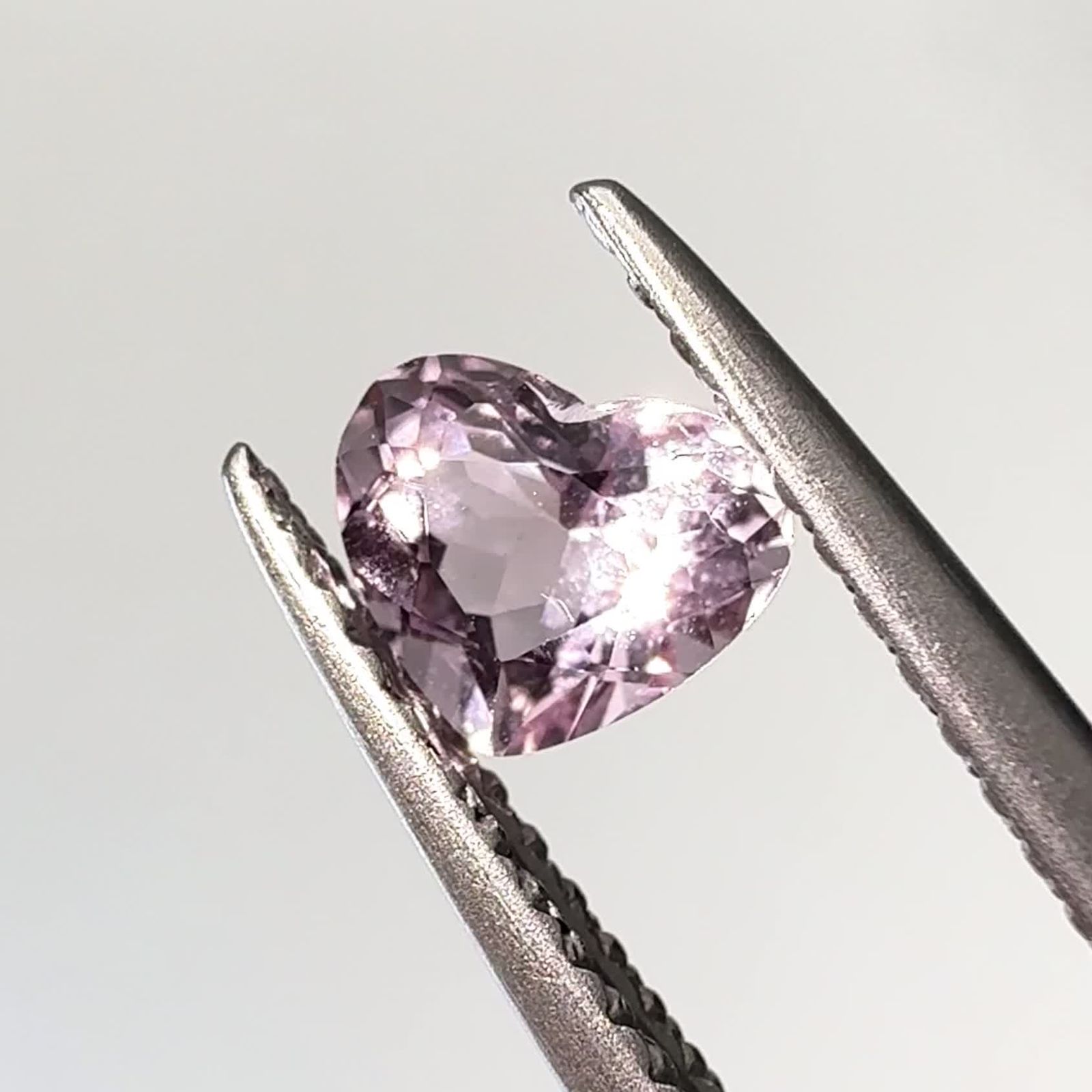 モルガナイト ブラジル産 0.49ct [250730877]4.8x5.8mm前後