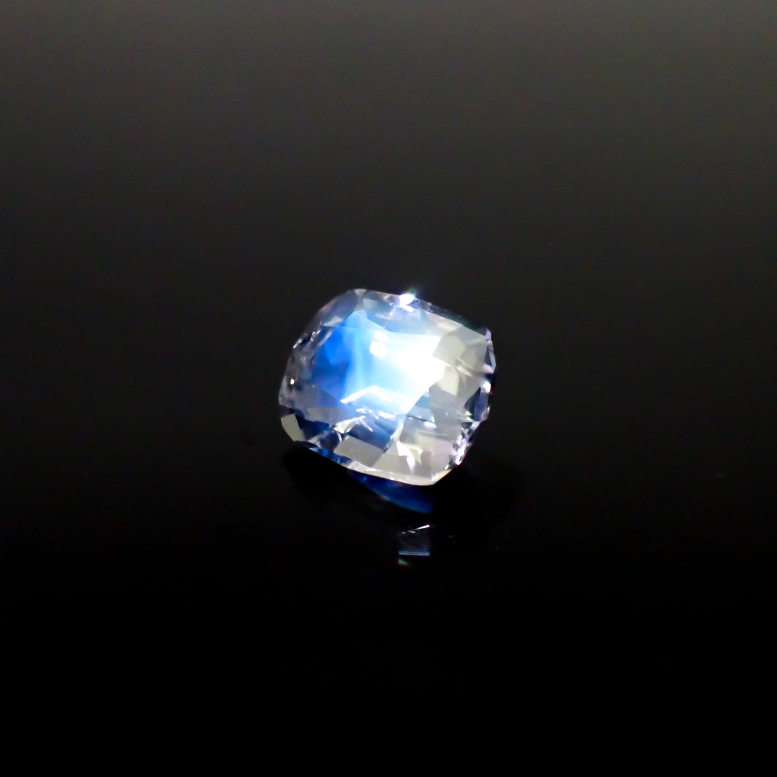 ◇カスタムカット◇レインボームーンストーン マダガスカル産 1.10ct [250229845]7.4x6mm前後
