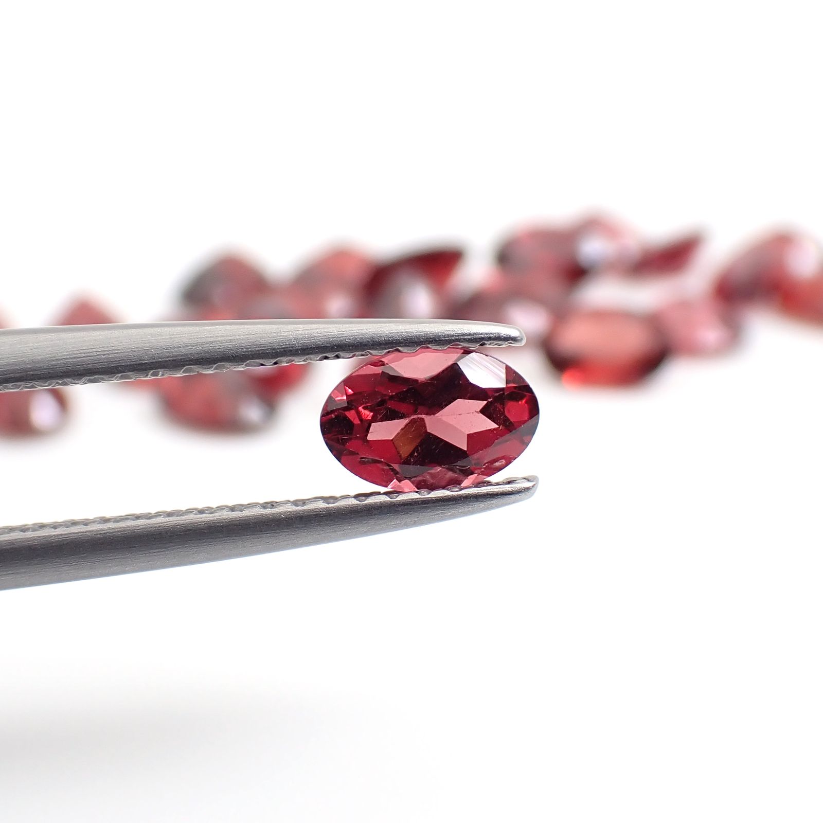 ◇ランダムセレクト◇パイロープアルマンディンガーネット モザンビーク産 約0.50ct / 6.1x4.1mm前後 [260532205-PAC]