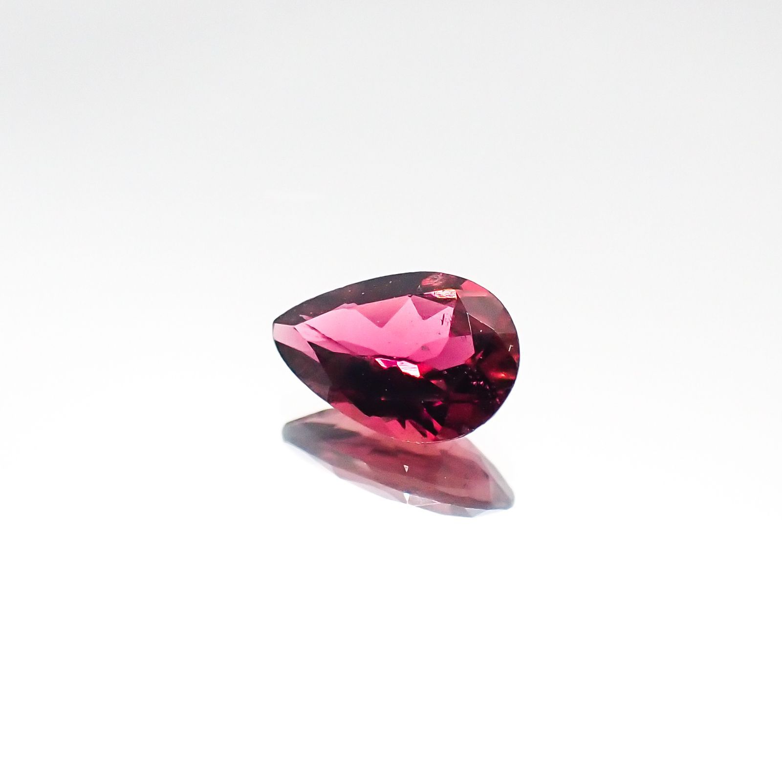 パープルトルマリン(宝石名パープル・トルマリン)ブラジル産 0.65ct 識別済[231023896]7.7x5mm前後