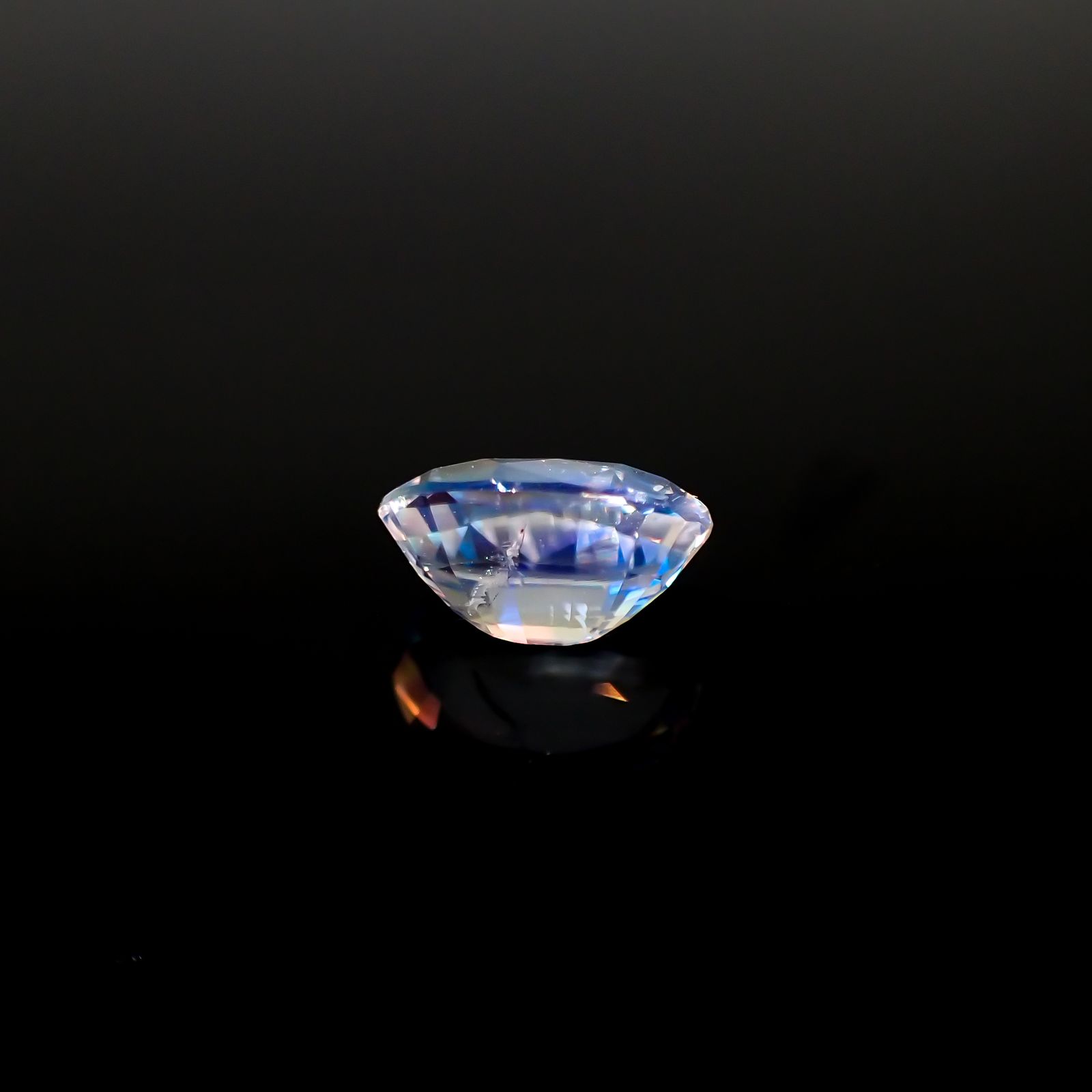 レインボームーンストーン(宝石名ラブラドライト)マダガスカル産 1.517ct ソ付(彩珠)[240326937]8.7x6.5mm前後