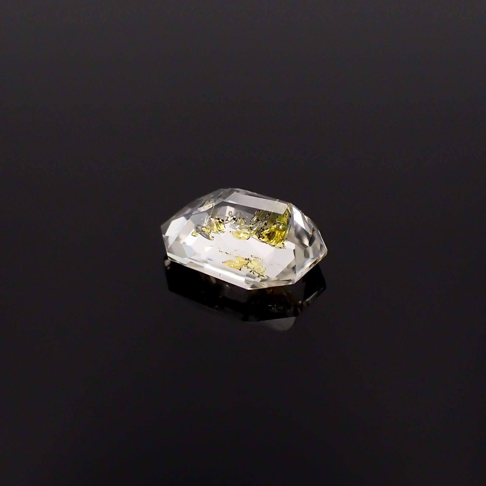 ◇オクタゴンカット◇オイルインクォーツ パキスタン産 0.55ct [240222093]6.2x4.7mm前後