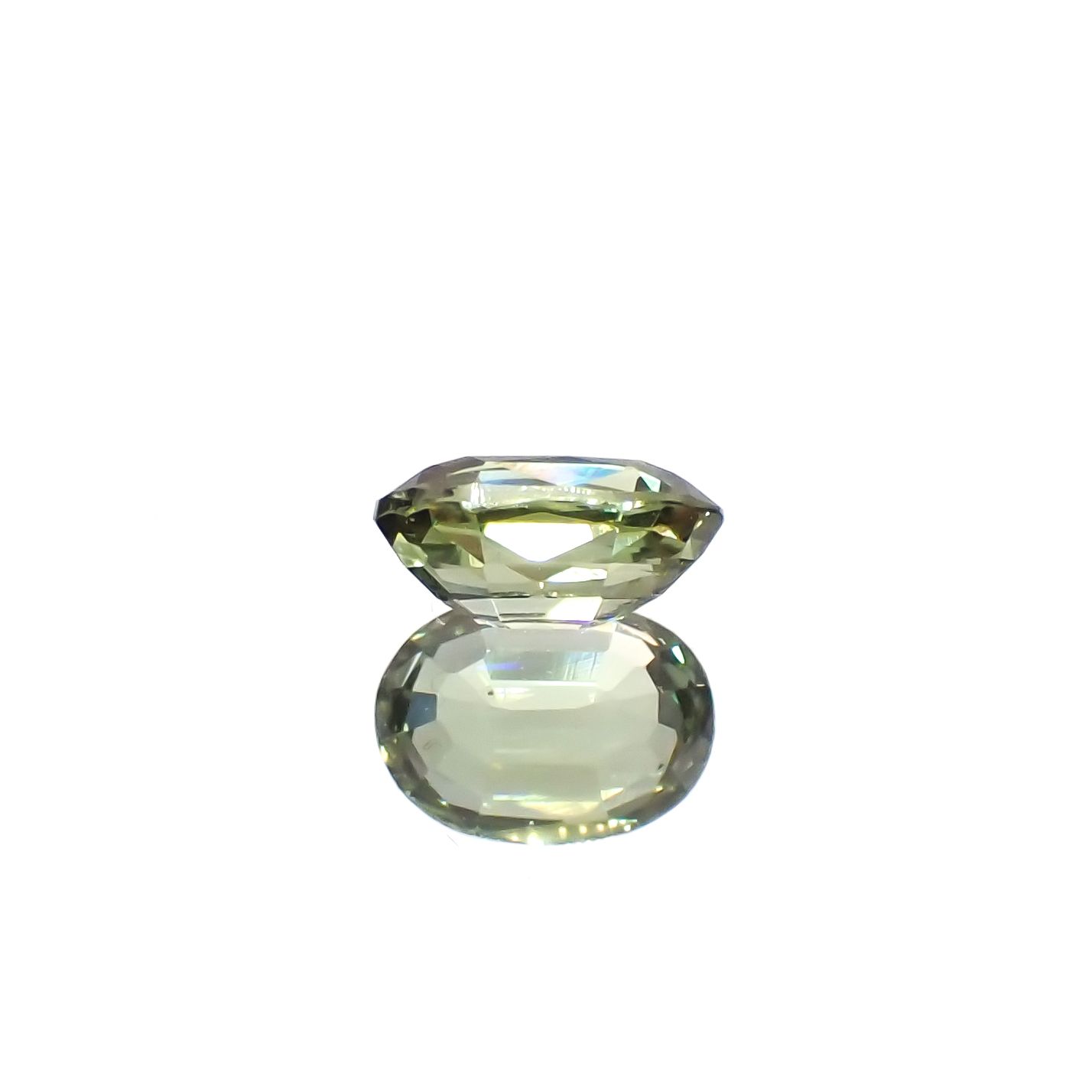 バナジウムクリソベリル(宝石名クリソベリル)マダガスカル産 0.701ct ソ付(日独)[240527637]6.11x4.44mm前後